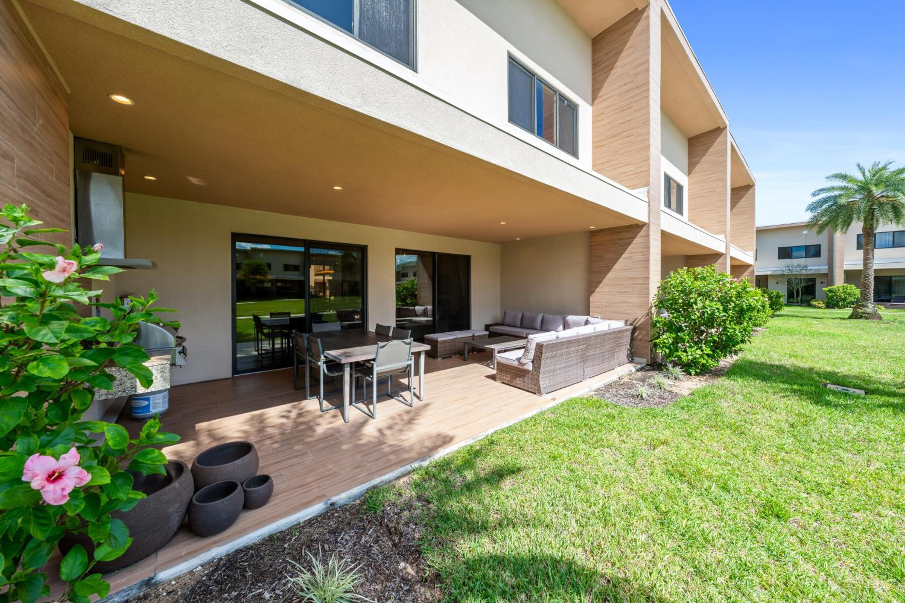 Bright and Modern Townhome at Magic Village – Superb Disney Location