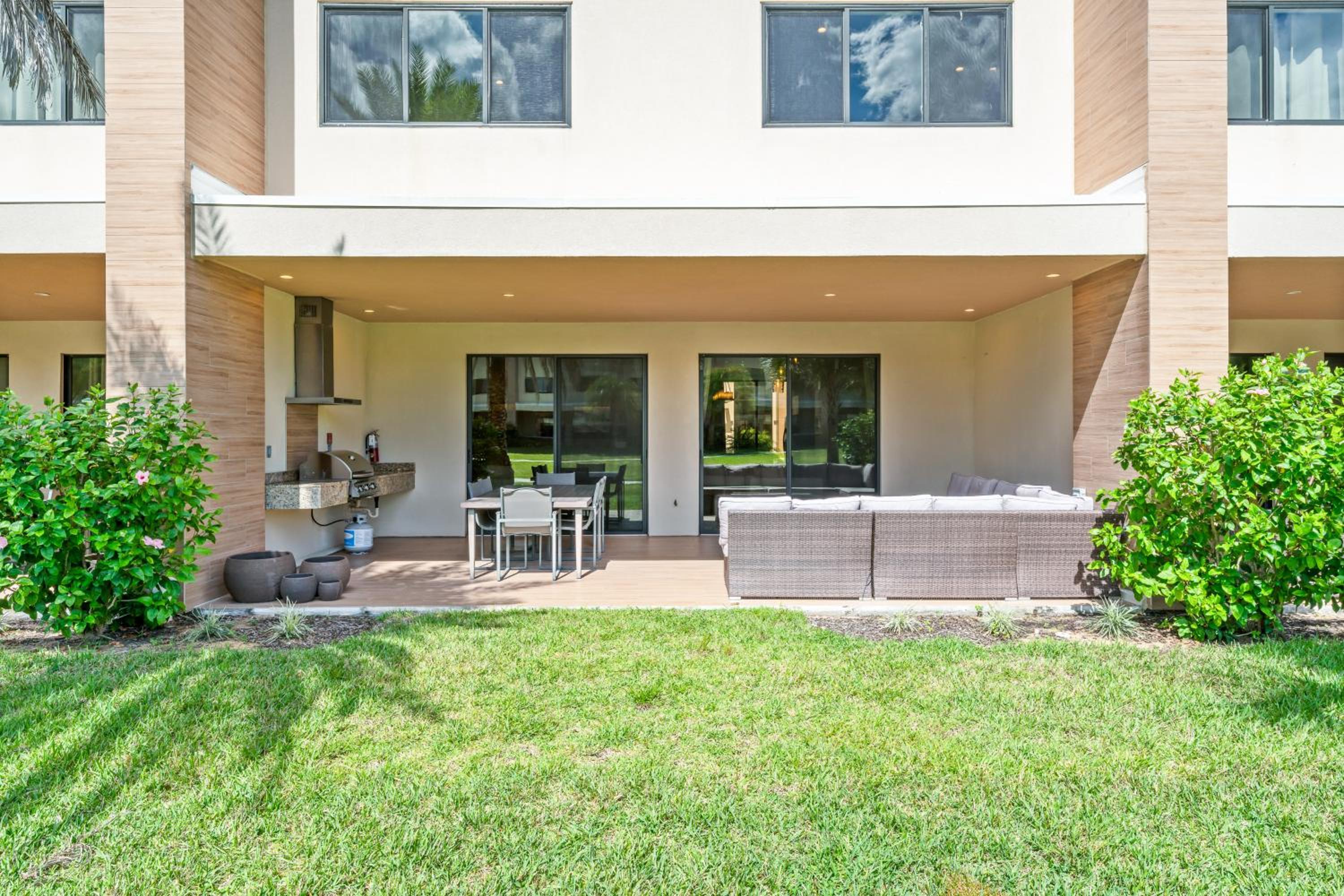 Bright and Modern Townhome at Magic Village – Superb Disney Location