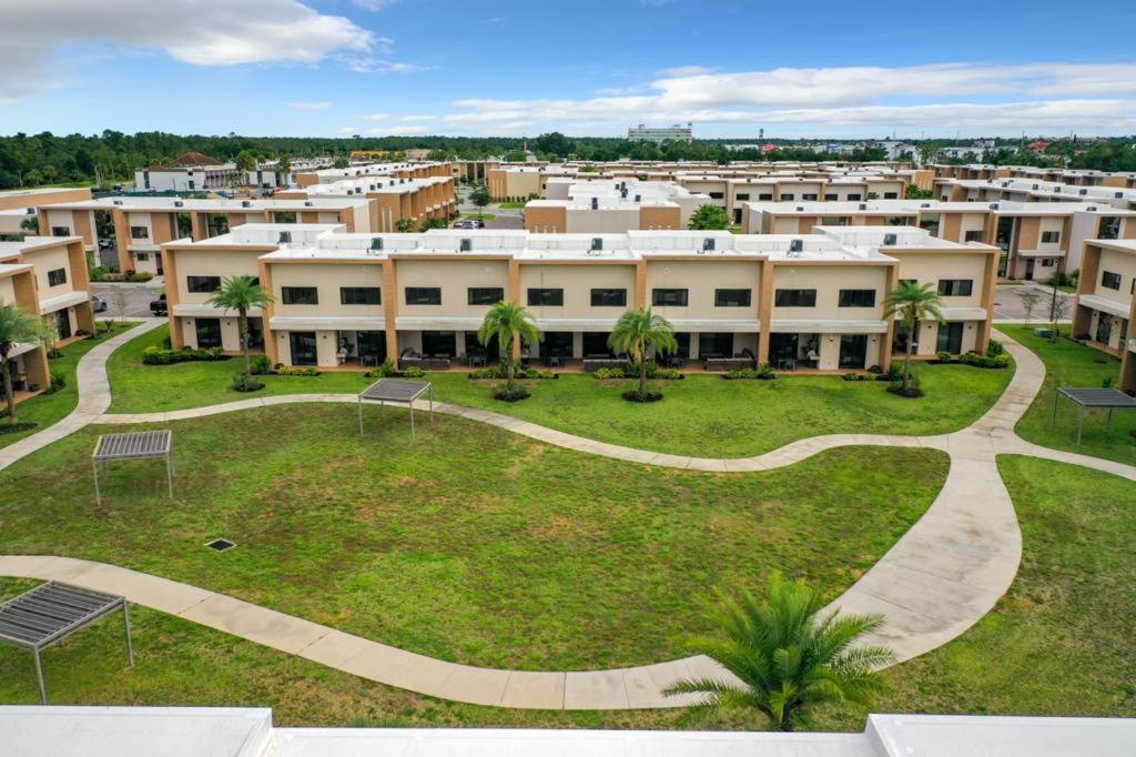 Bright and Modern Townhome at Magic Village – Superb Disney Location