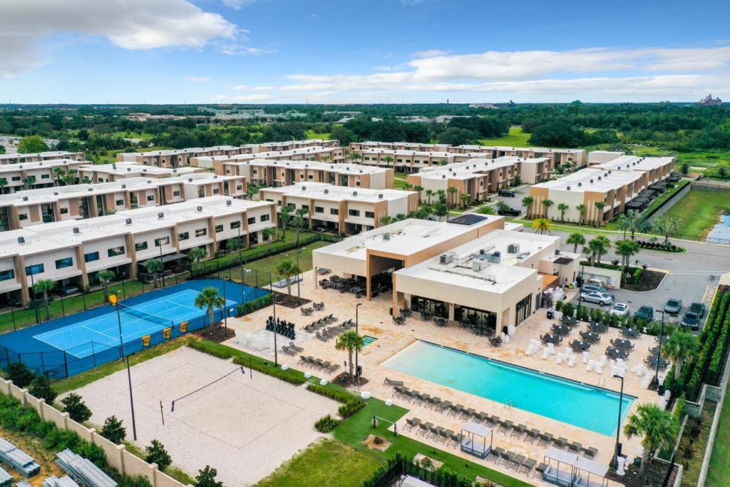Bright and Modern Townhome at Magic Village – Superb Disney Location