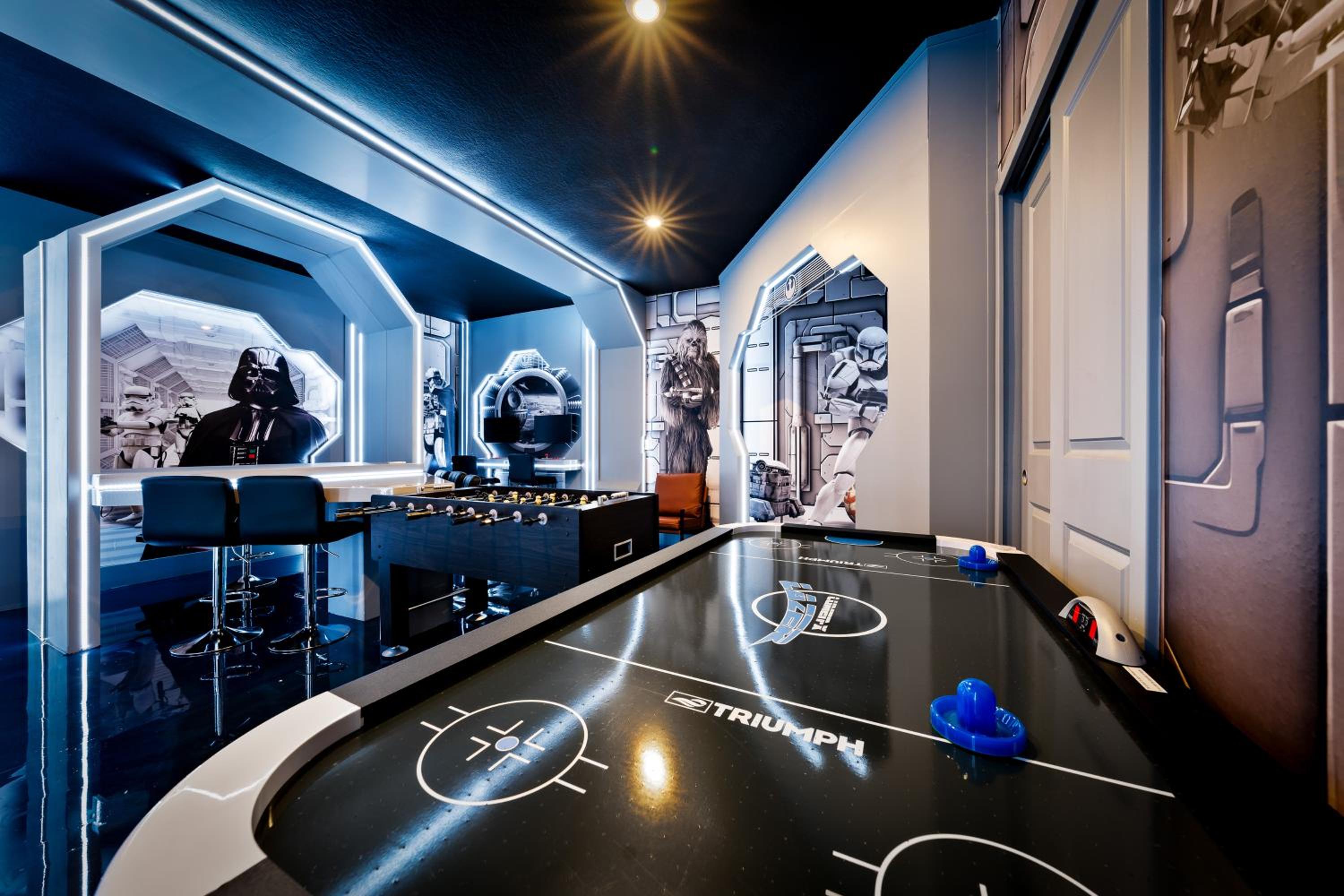 Orlando Oasis: Themed Rooms, Pool & Surf Simulator