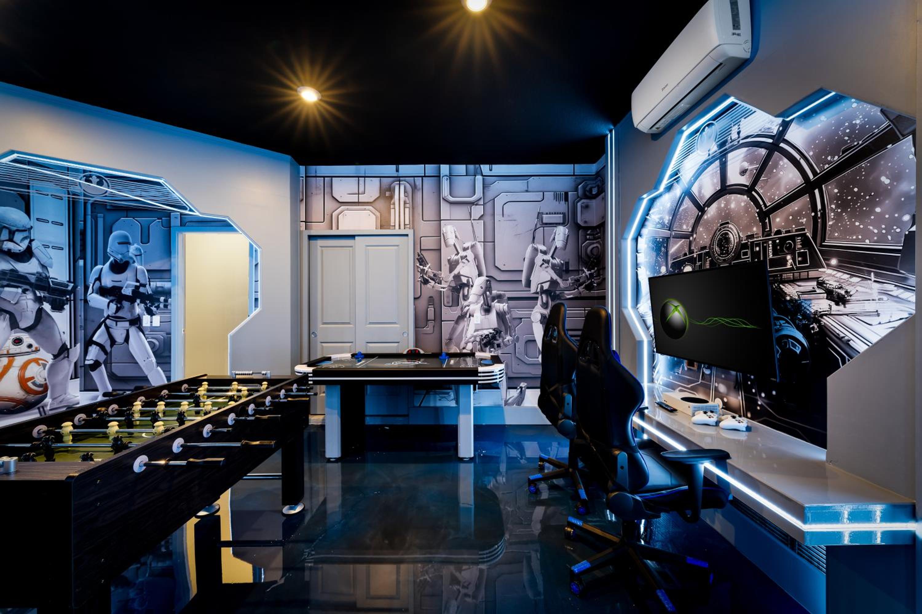 Orlando Oasis: Themed Rooms, Pool & Surf Simulator
