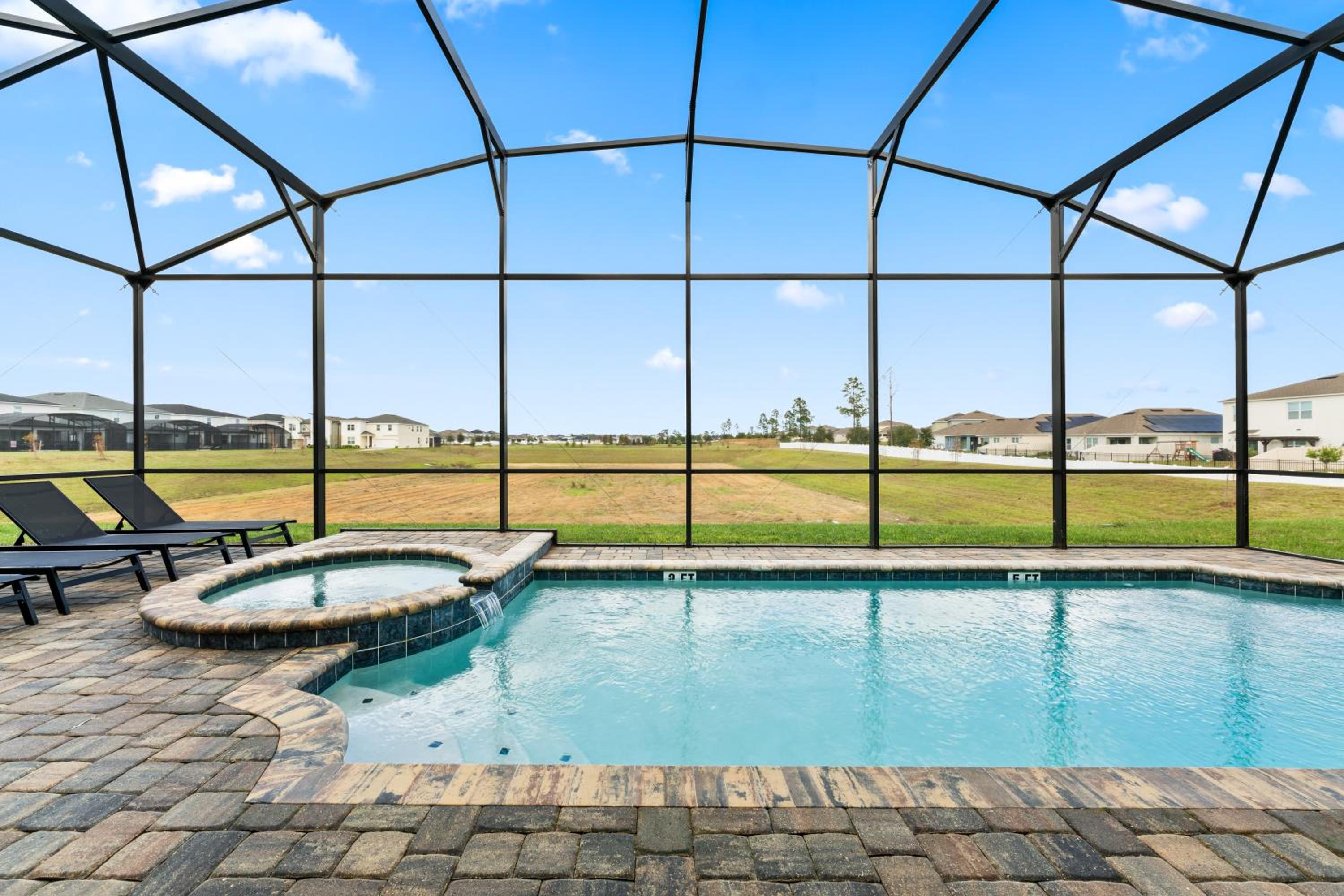 Orlando Oasis: Themed Rooms, Pool & Surf Simulator