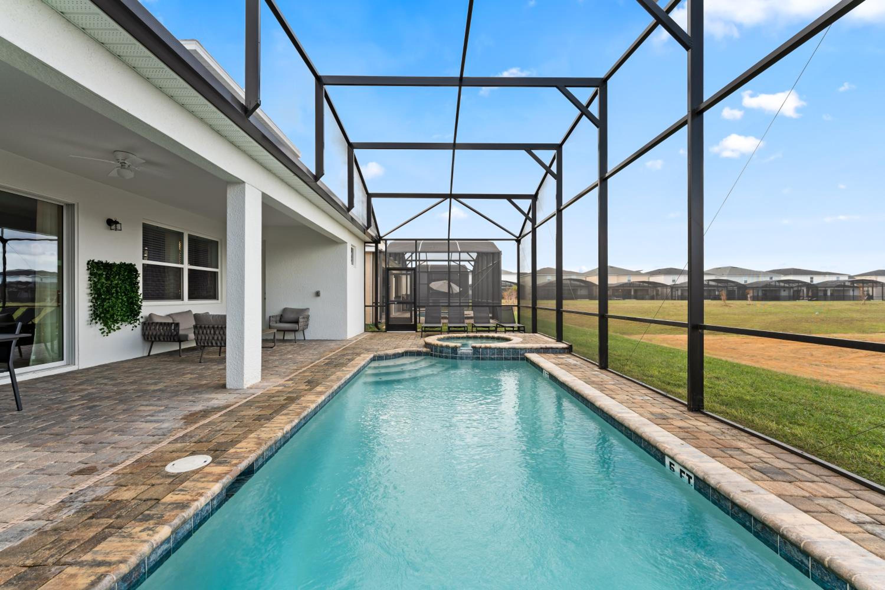 Orlando Oasis: Themed Rooms, Pool & Surf Simulator