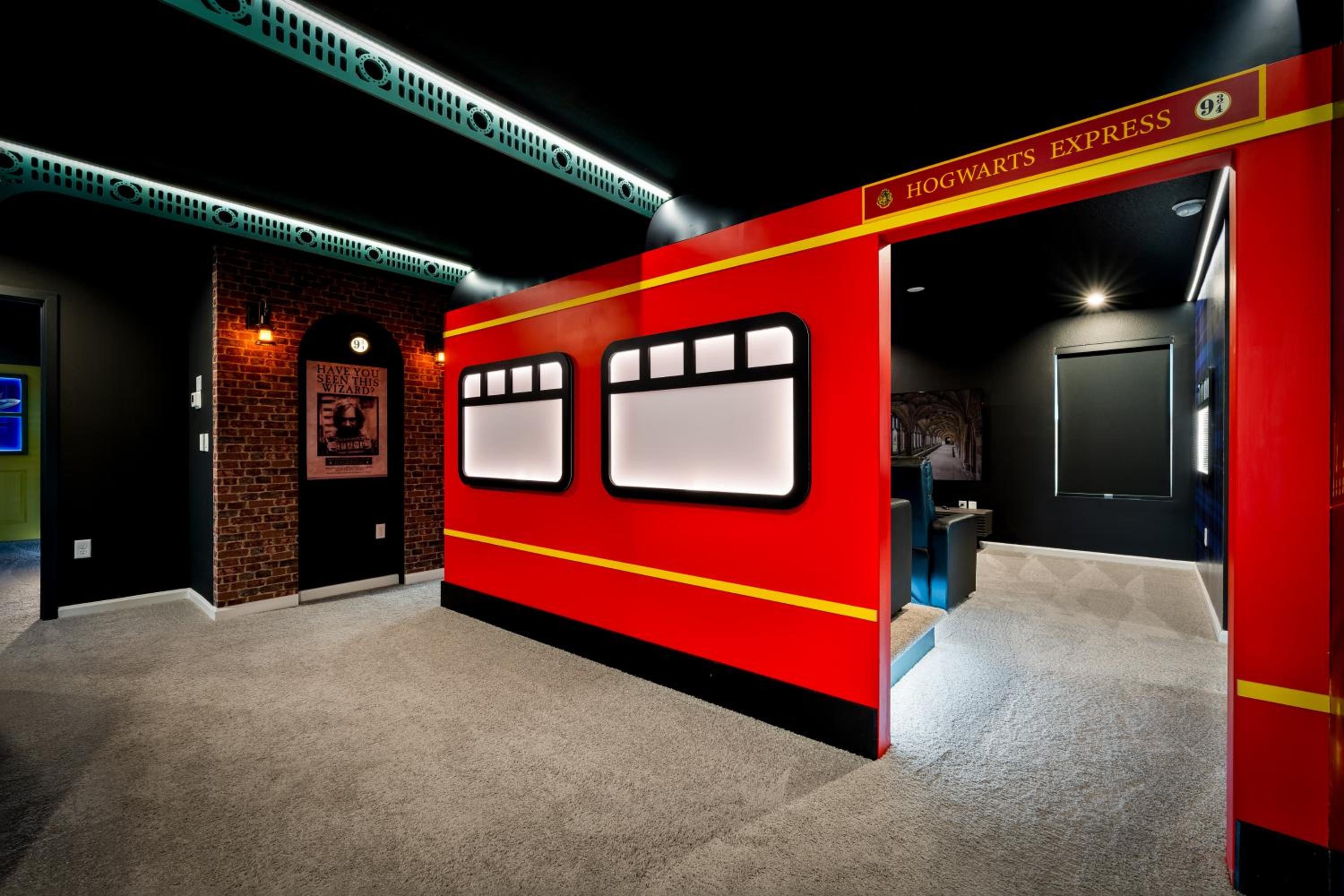 Orlando Oasis: Themed Rooms, Pool & Surf Simulator
