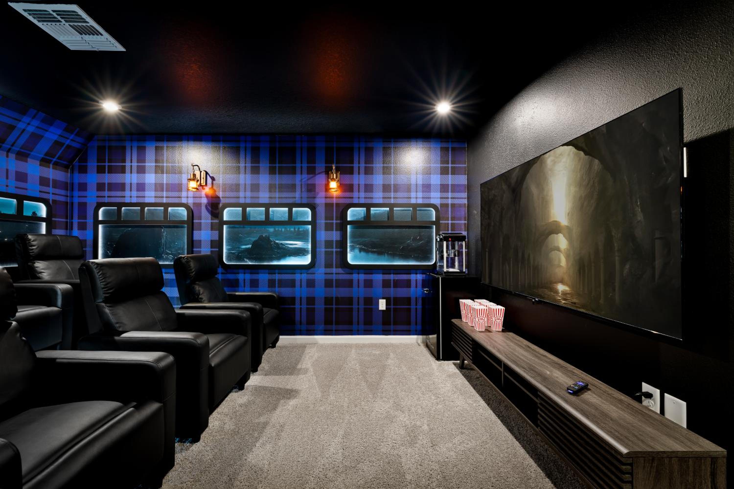 Orlando Oasis: Themed Rooms, Pool & Surf Simulator