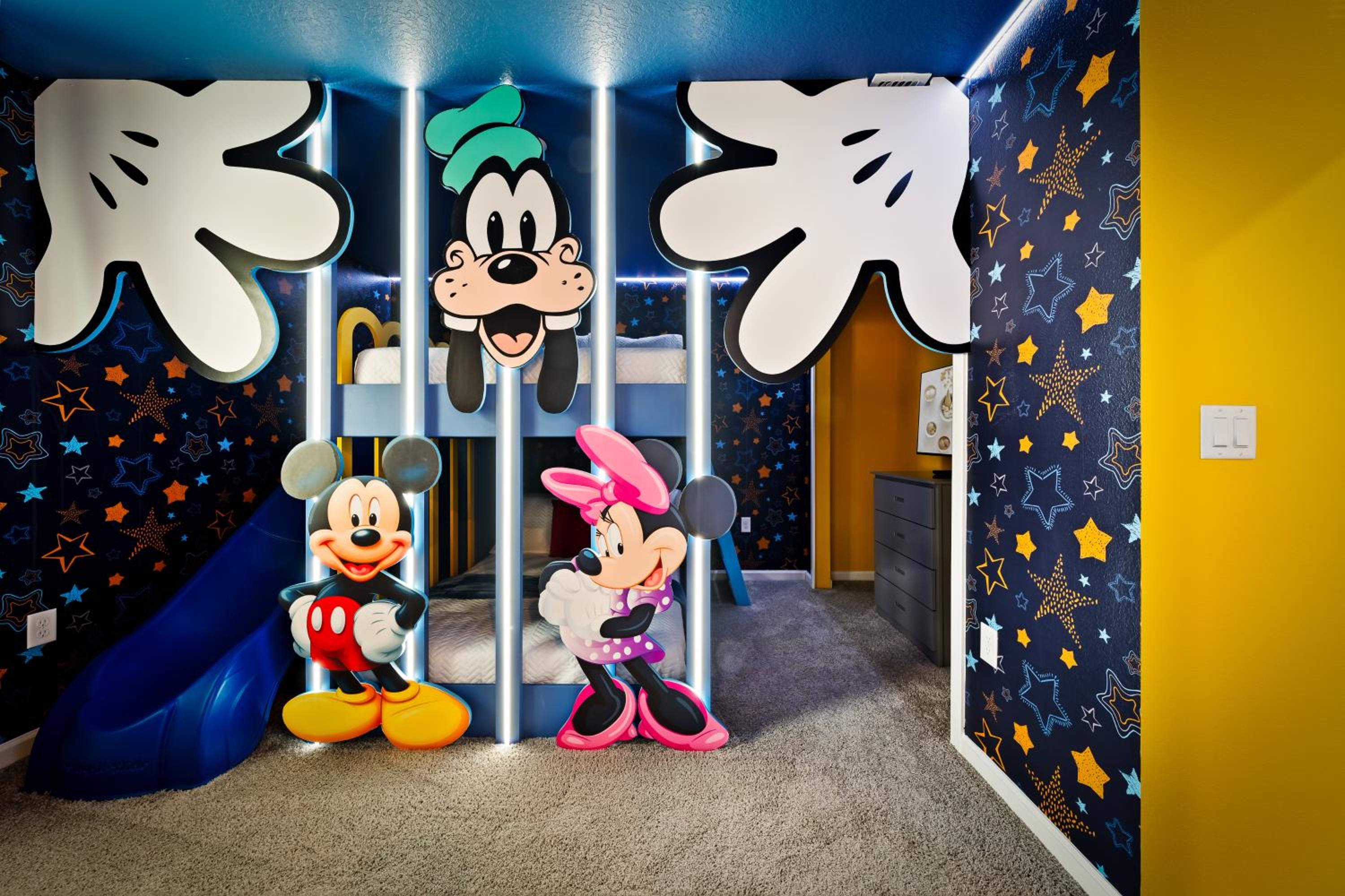 Orlando Oasis: Themed Rooms, Pool & Surf Simulator