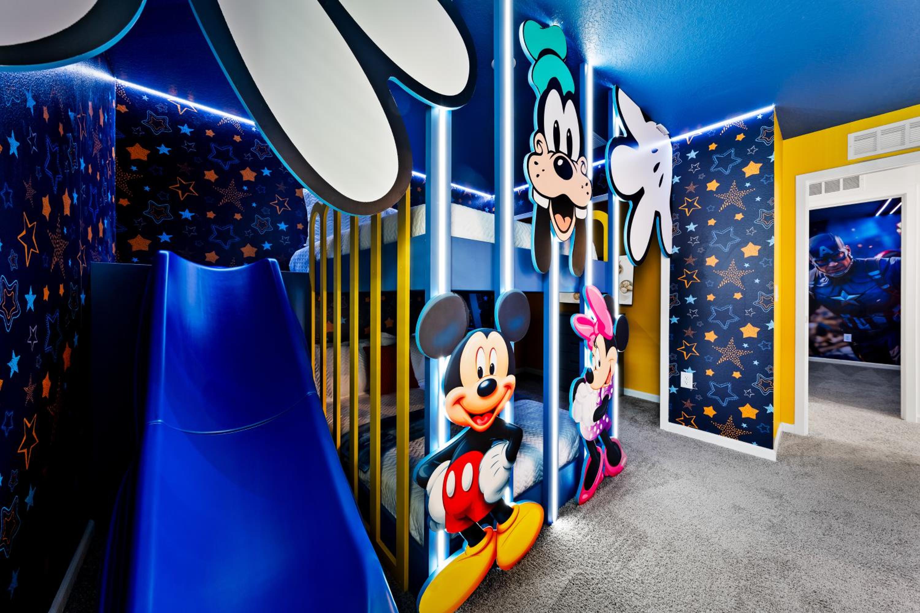 Orlando Oasis: Themed Rooms, Pool & Surf Simulator