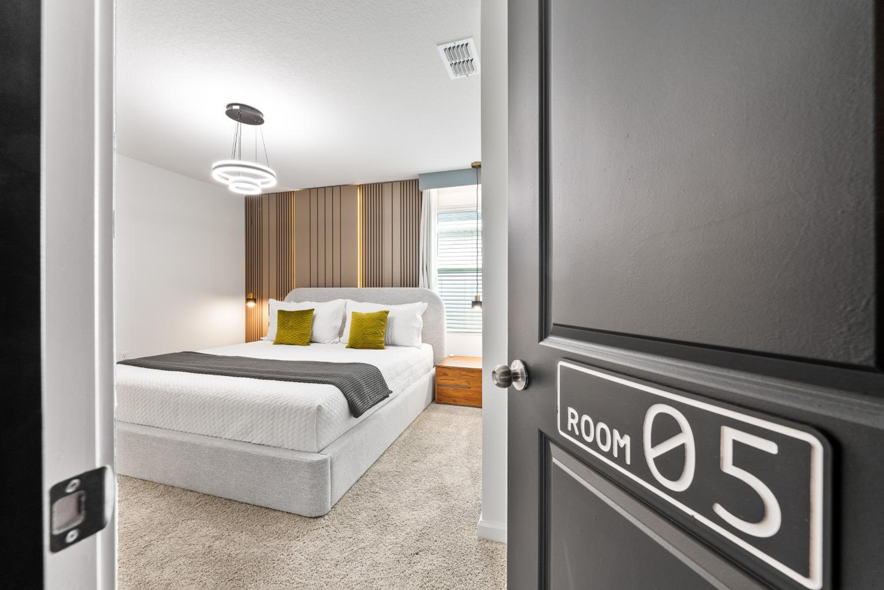 Orlando Oasis: Themed Rooms, Pool & Surf Simulator