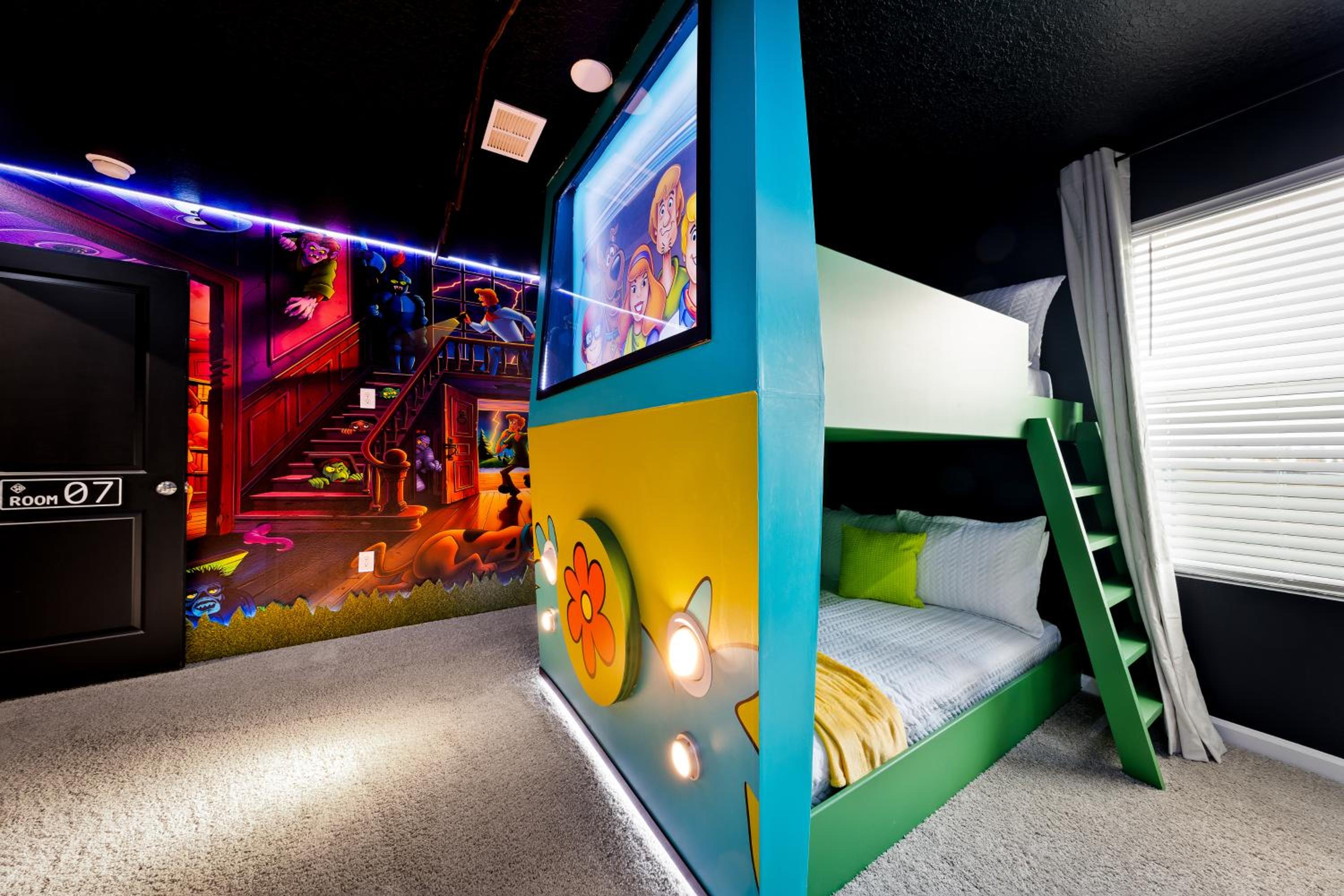 Orlando Oasis: Themed Rooms, Pool & Surf Simulator