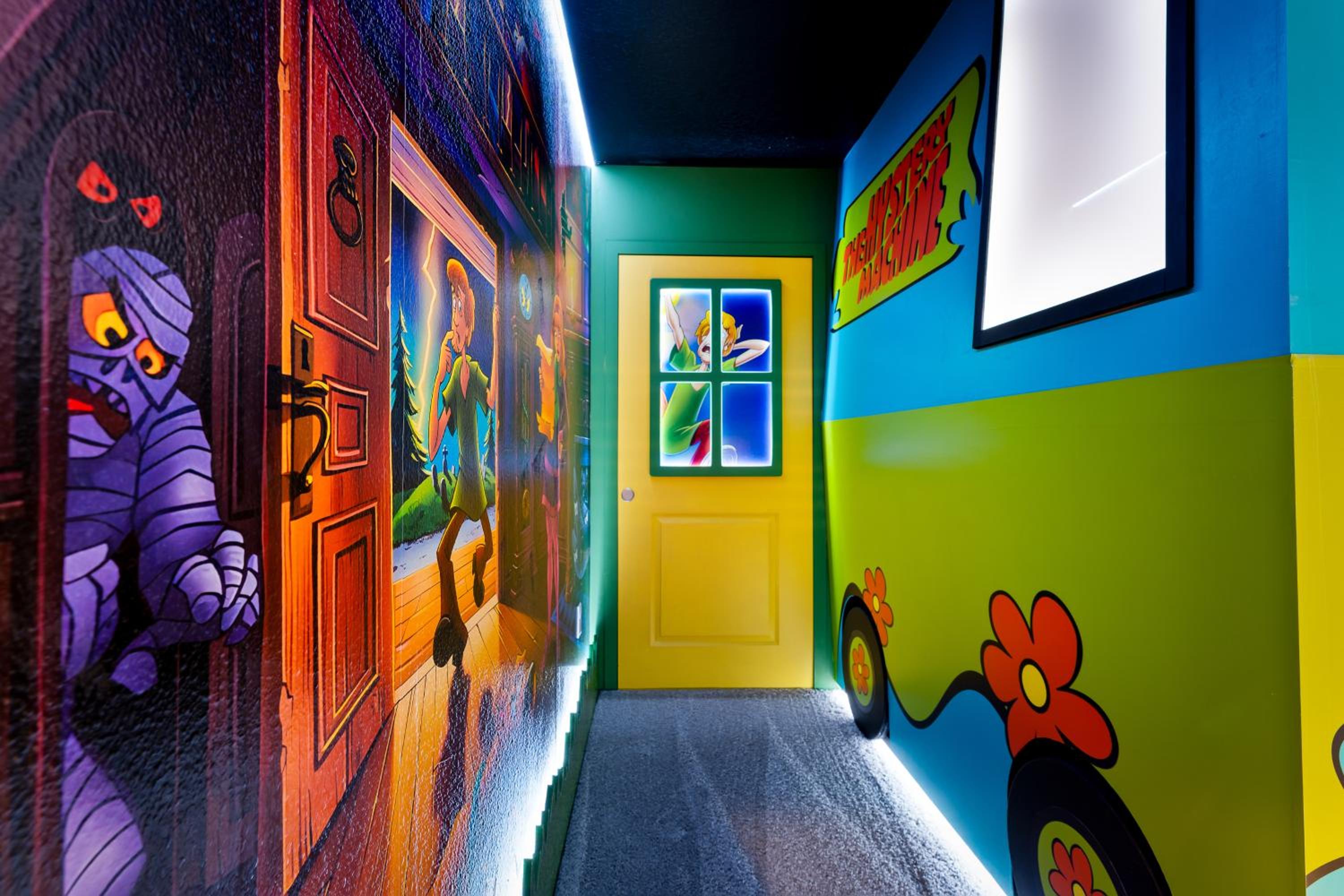 Orlando Oasis: Themed Rooms, Pool & Surf Simulator