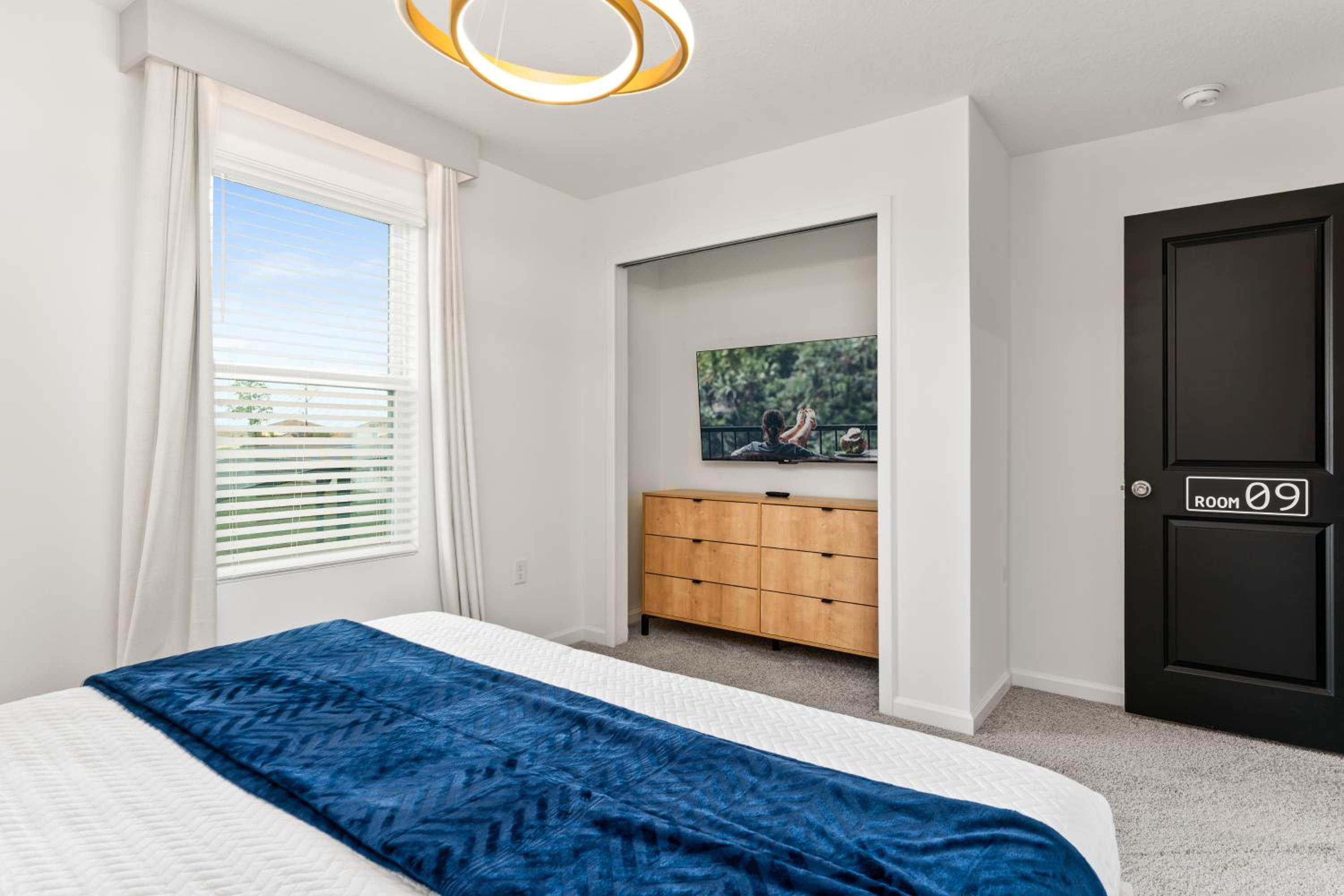 Orlando Oasis: Themed Rooms, Pool & Surf Simulator
