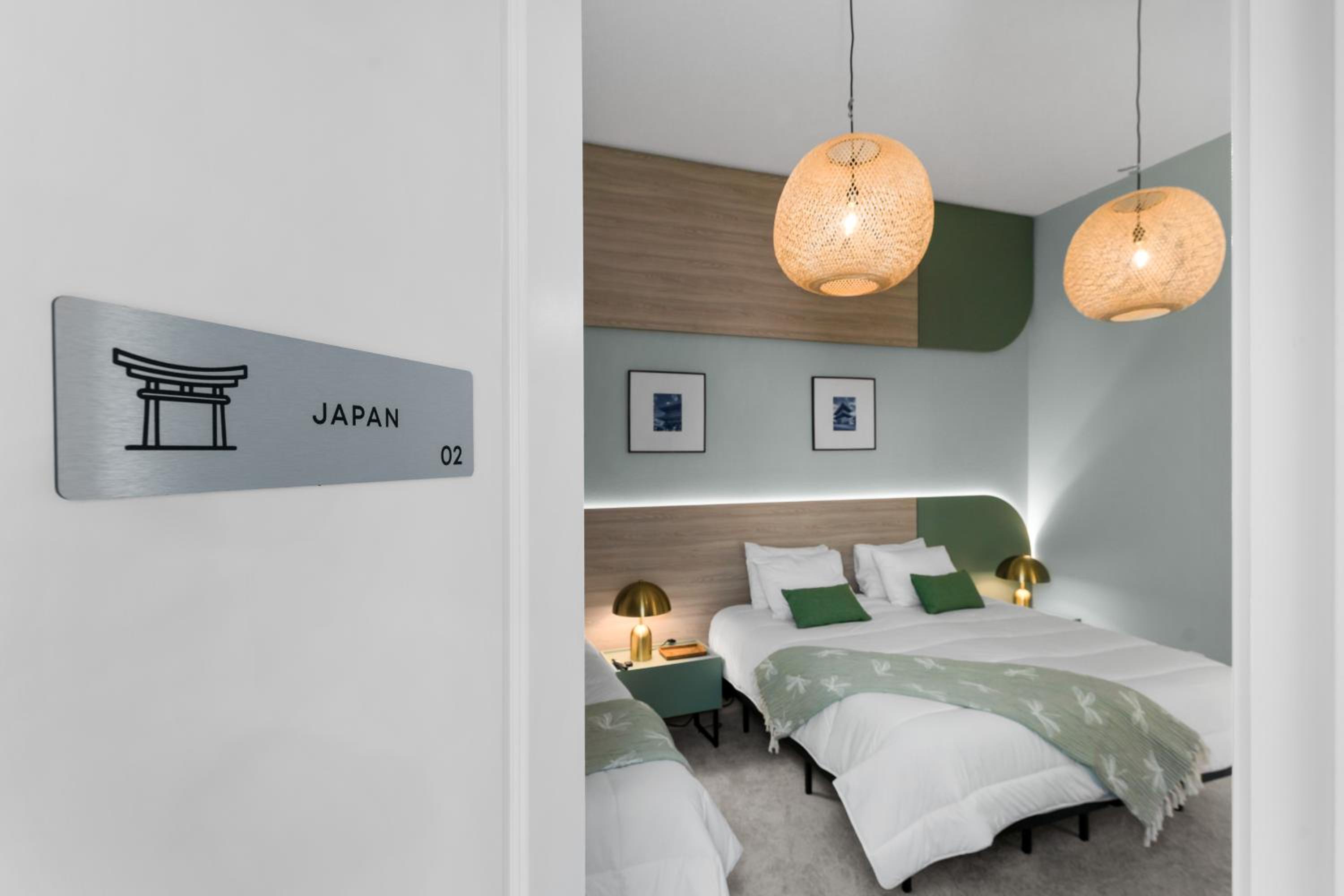 Brand New Modern State of the Art Home! Sleeps 31