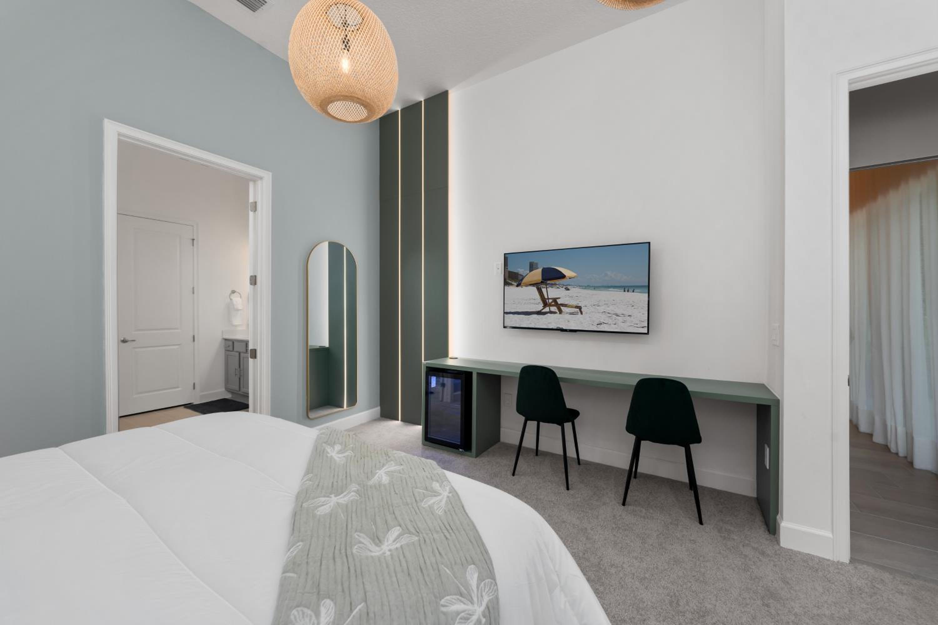 Brand New Modern State of the Art Home! Sleeps 31