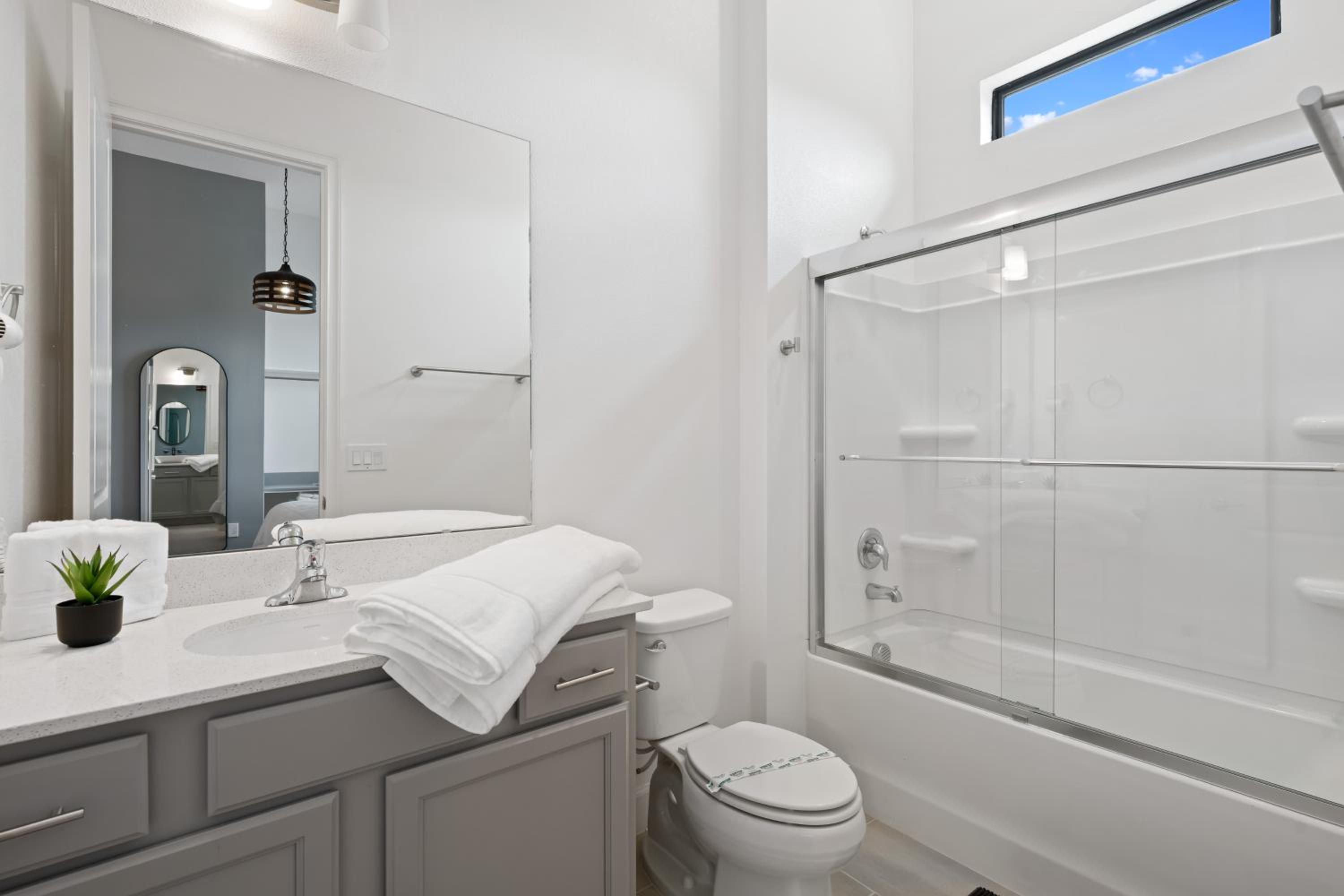 Brand New Modern State of the Art Home! Sleeps 31