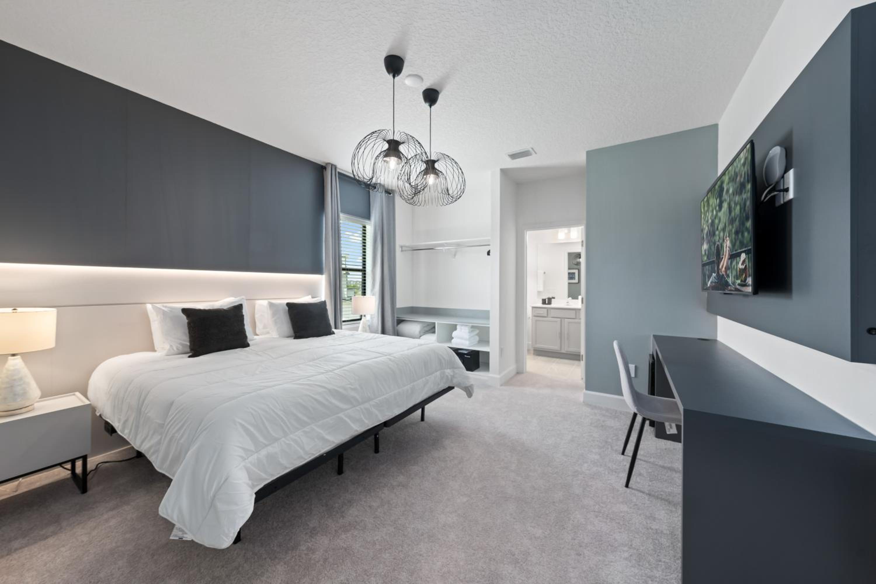 Brand New Modern State of the Art Home! Sleeps 31