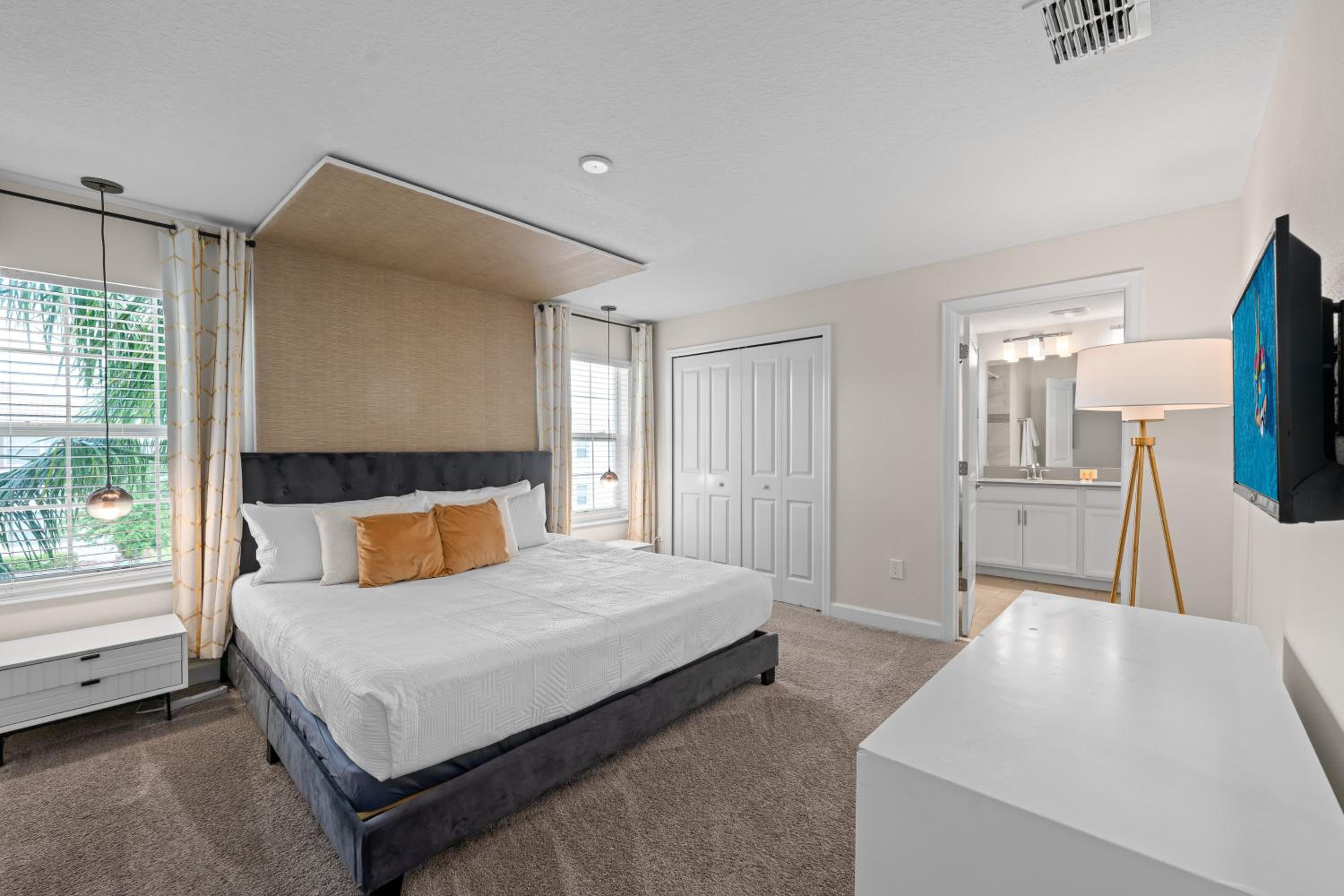 Chic Resort Getaway – 15 Min to Disney