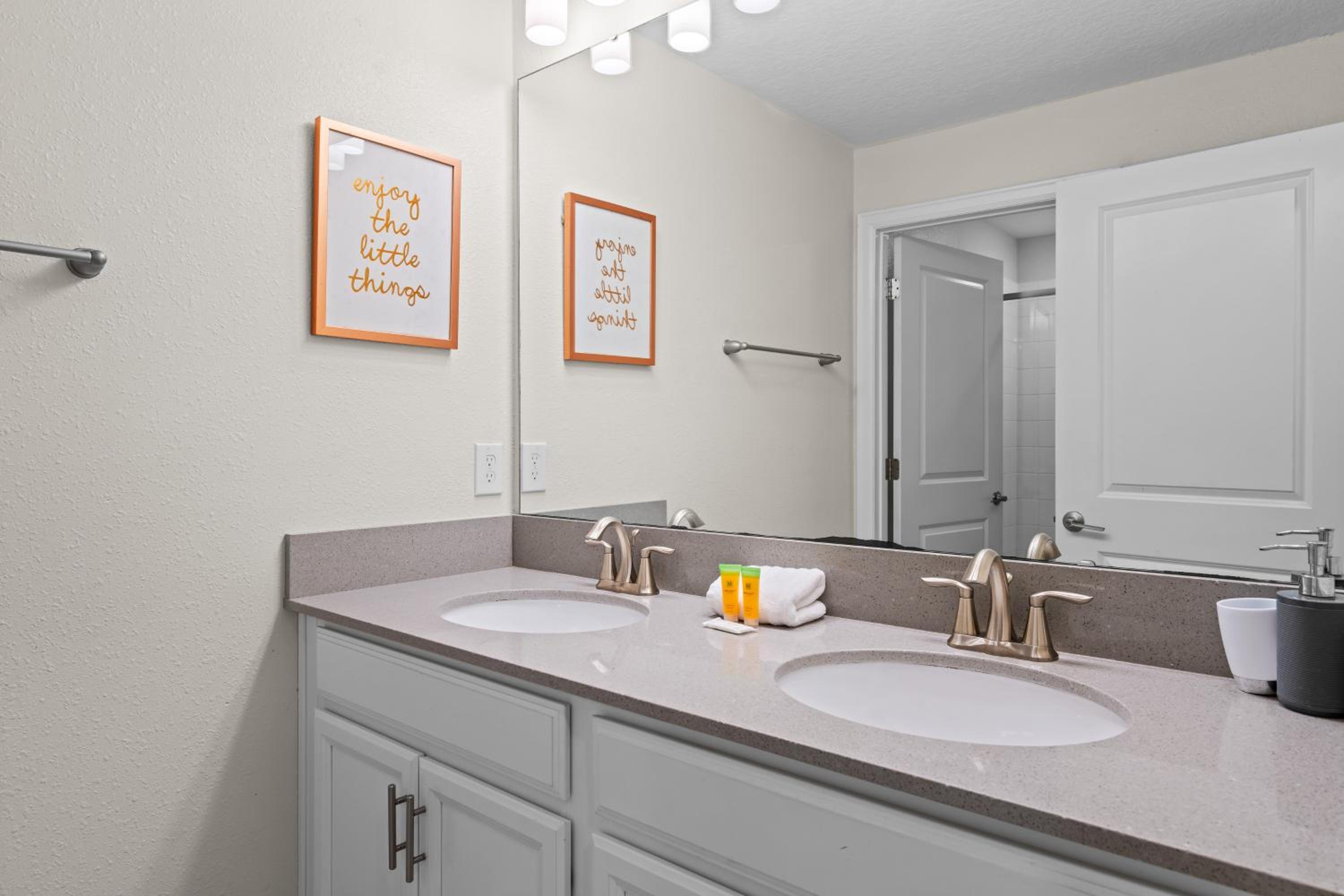 Chic Resort Getaway – 15 Min to Disney
