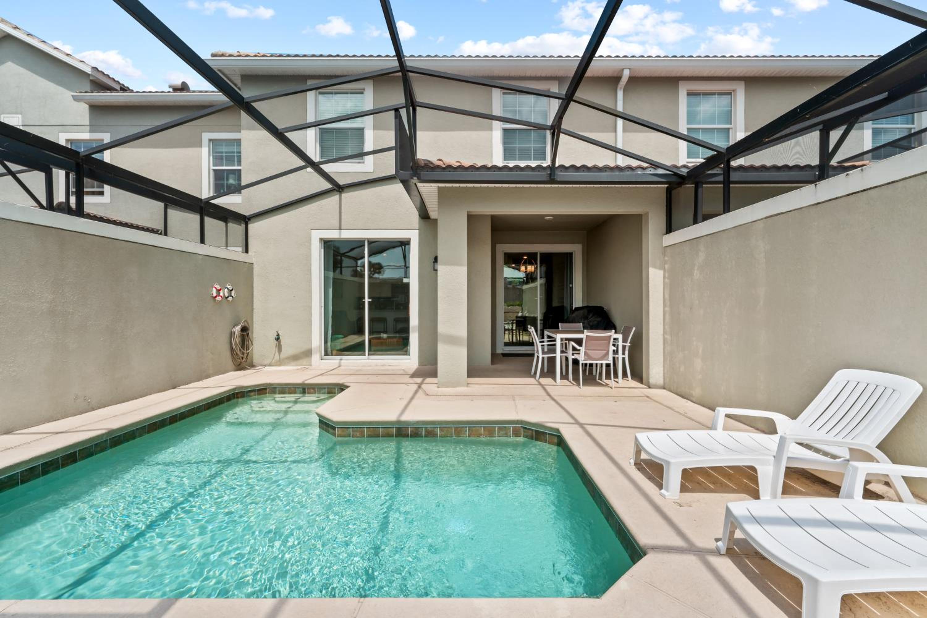 Chic Resort Getaway – 15 Min to Disney