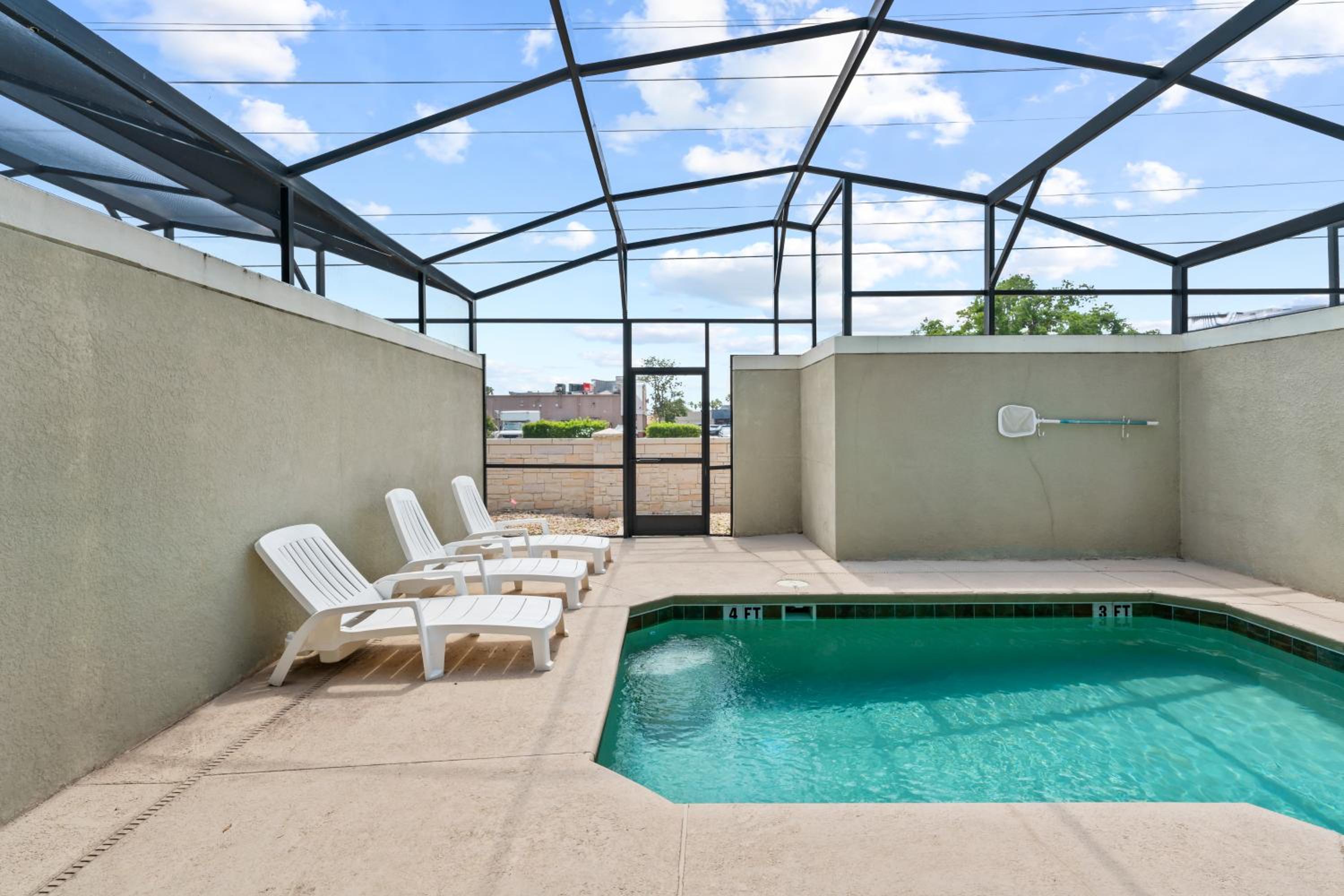 Chic Resort Getaway – 15 Min to Disney