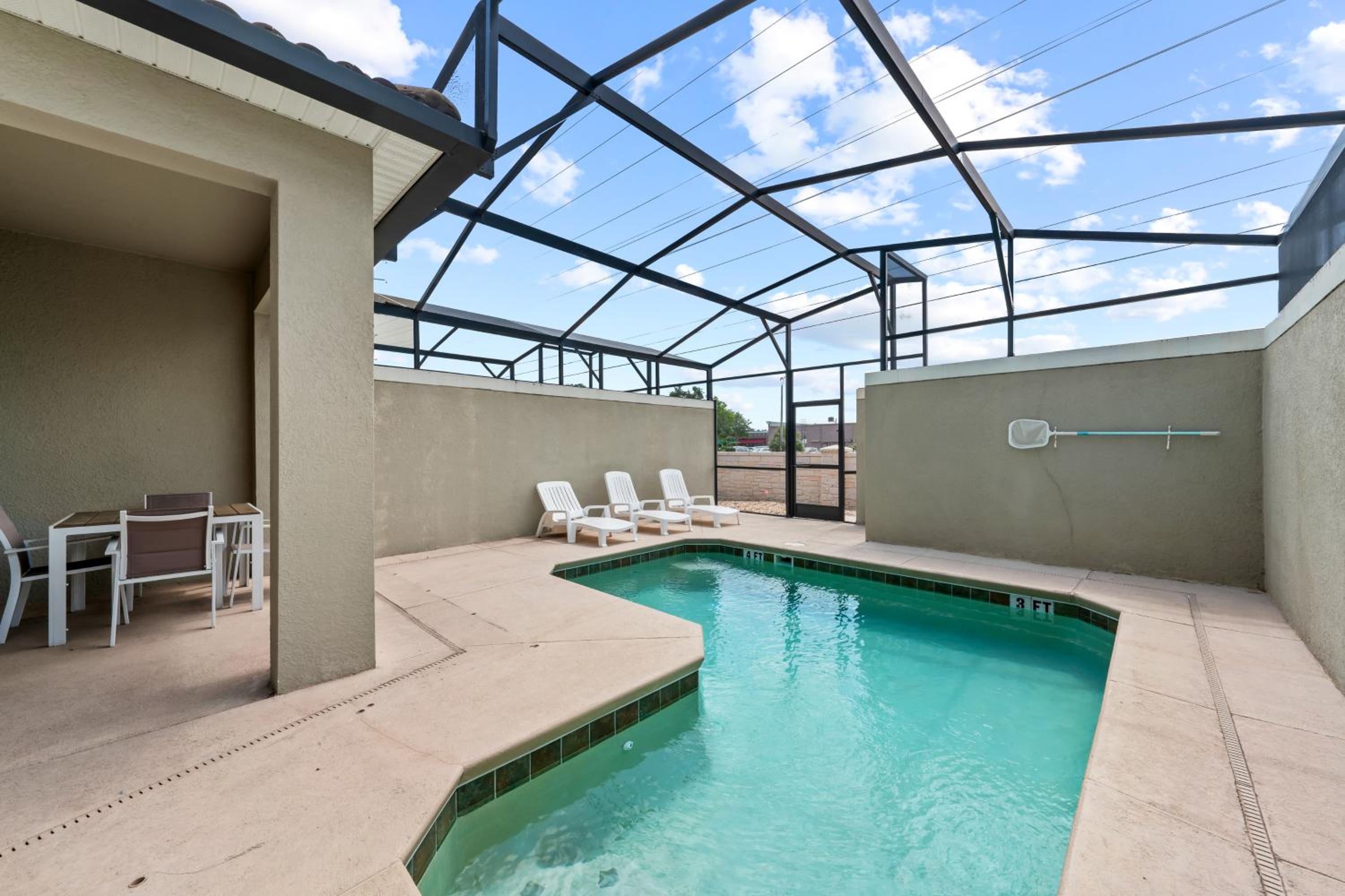 Chic Resort Getaway – 15 Min to Disney