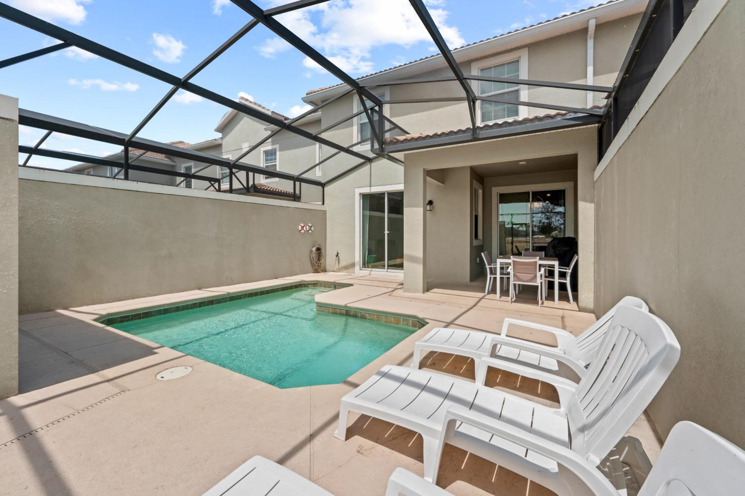 Chic Resort Getaway – 15 Min to Disney