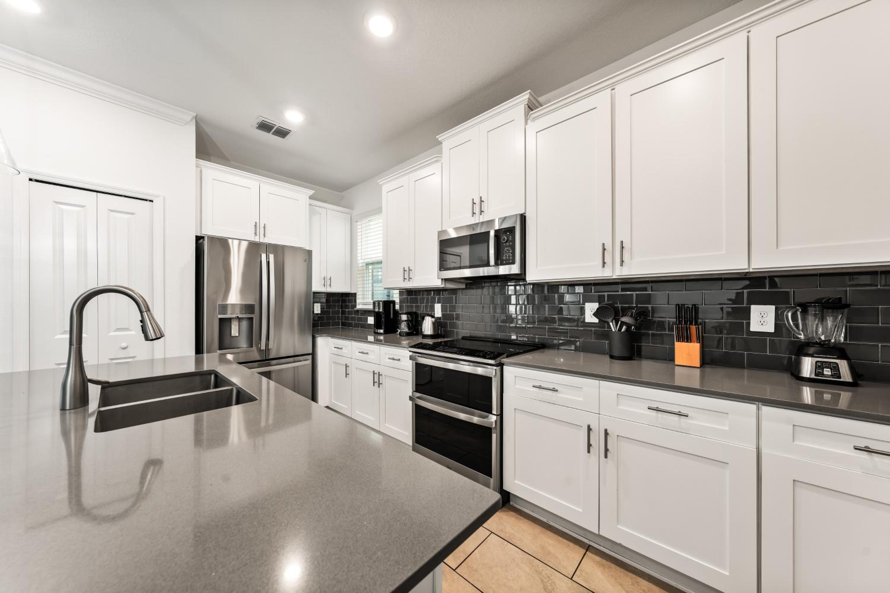 5BR/5BA Home & Storey Lake Water Park Amenities