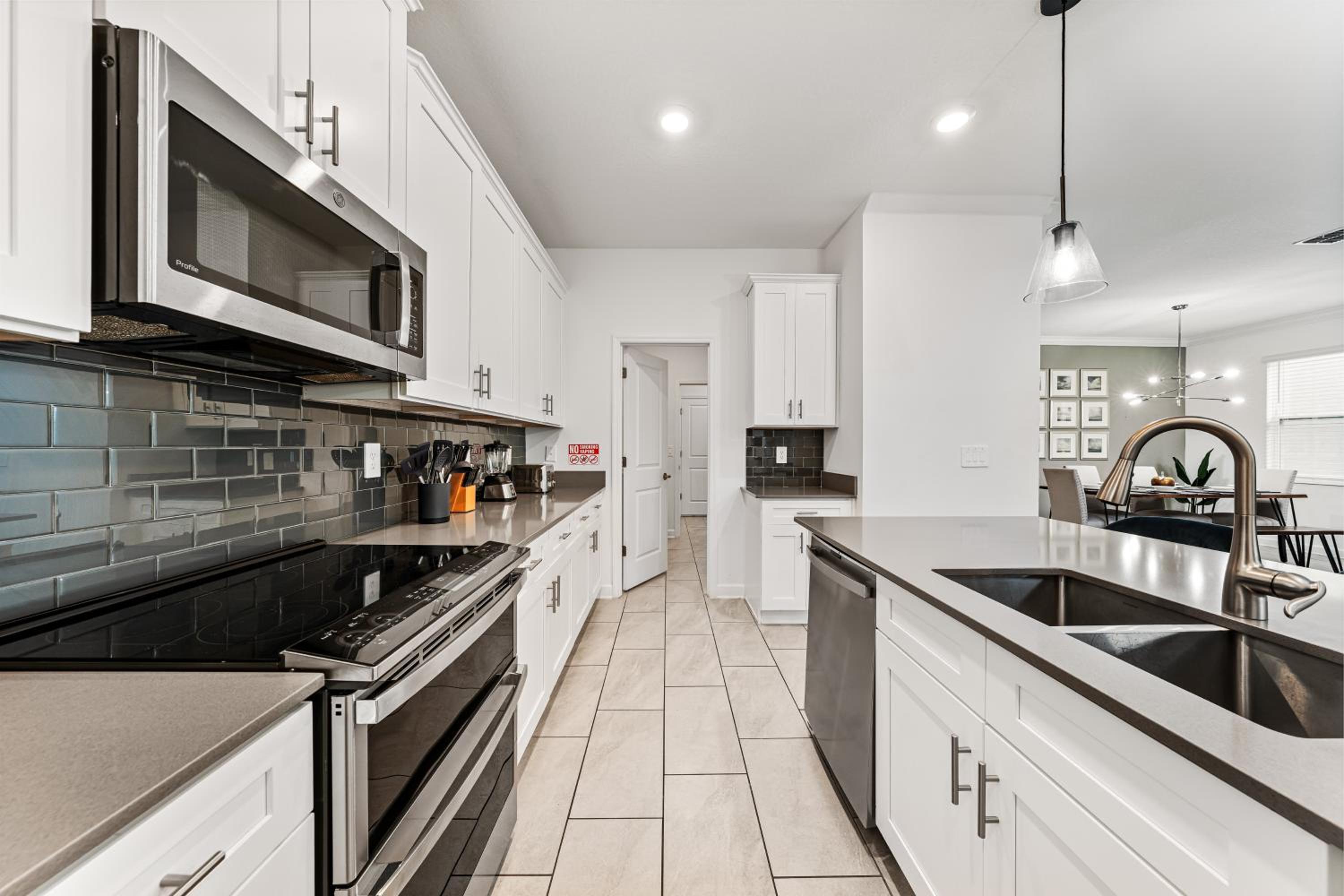 5BR/5BA Home & Storey Lake Water Park Amenities