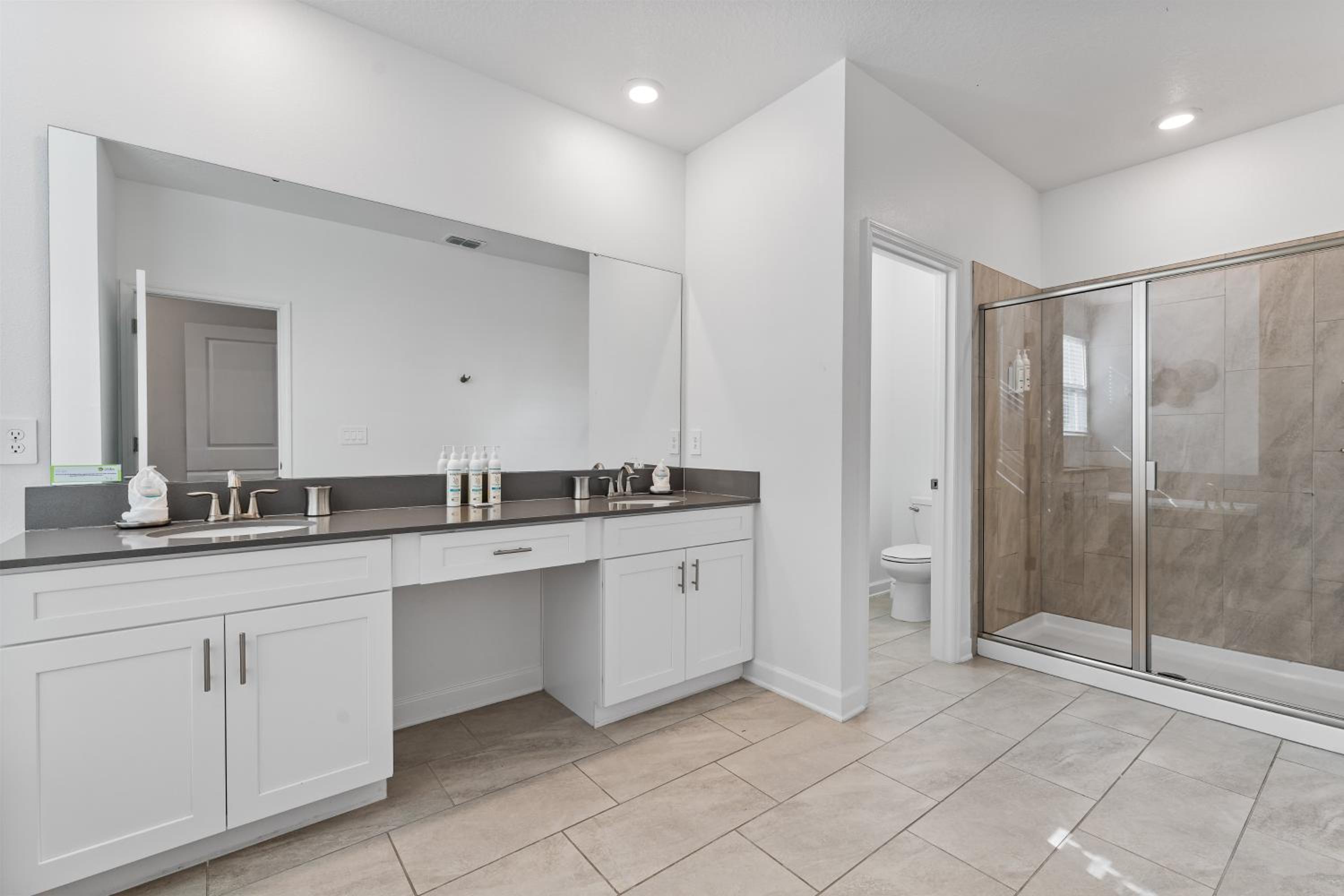 5BR/5BA Home & Storey Lake Water Park Amenities