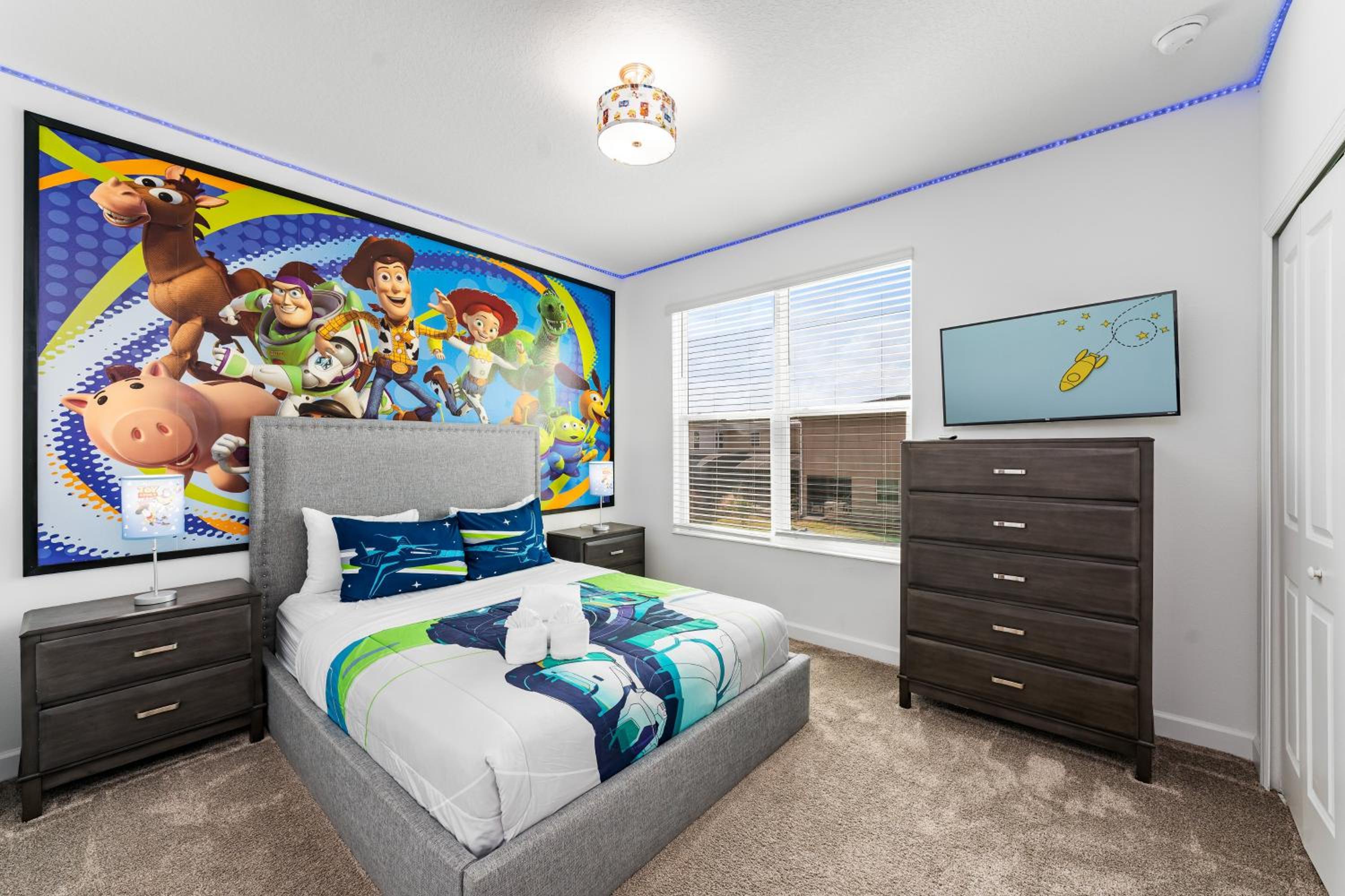 5BR/5BA Home & Storey Lake Water Park Amenities