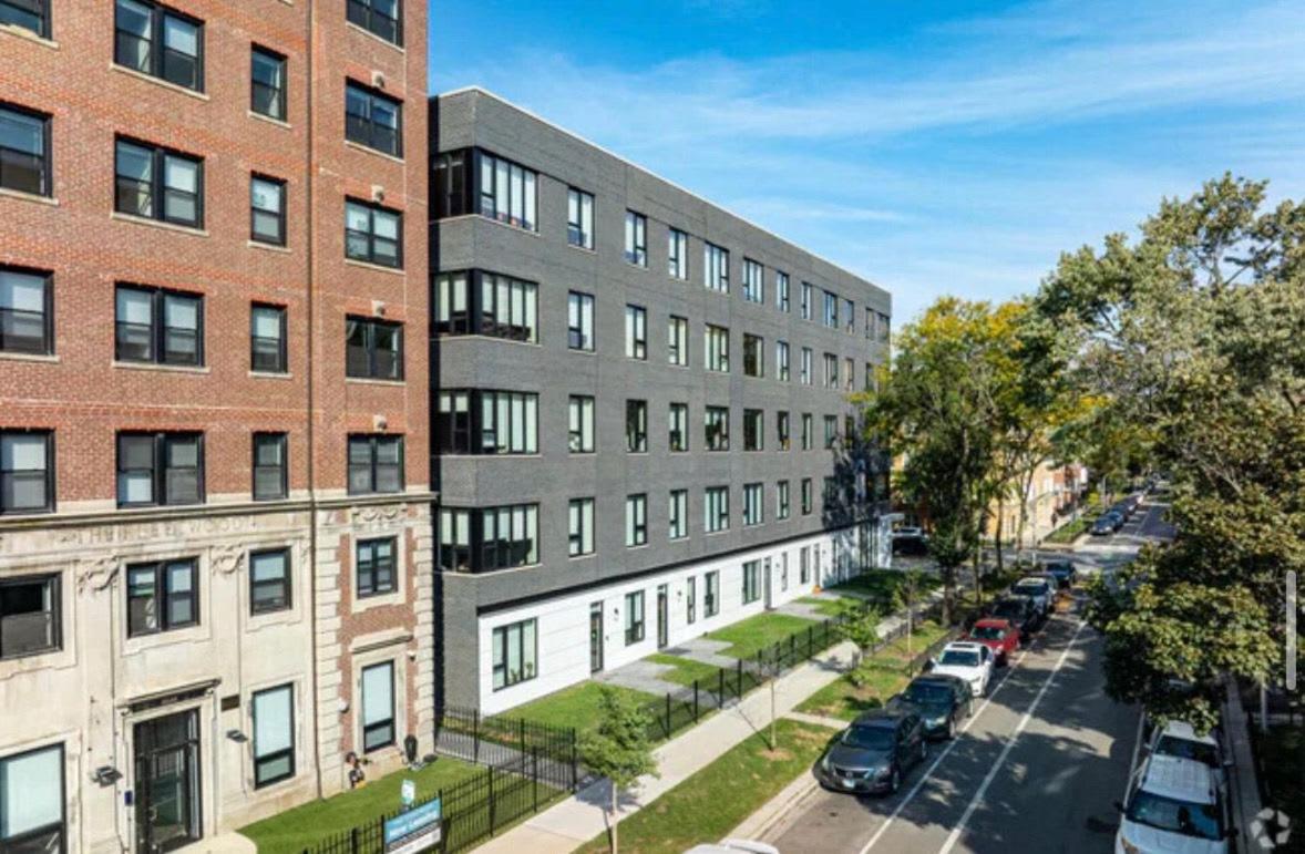 Steps from the Lake Edgewater Modern 2BD 2BA