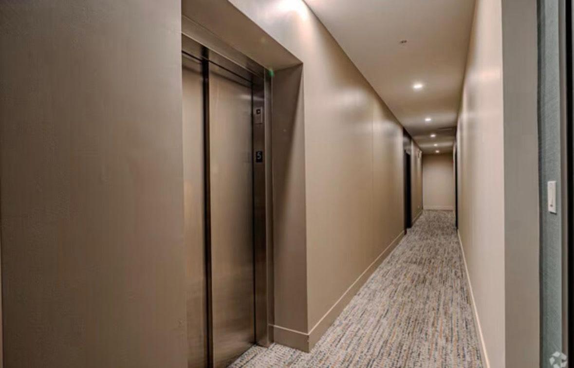 Steps from the Lake Edgewater Modern 2BD 2BA