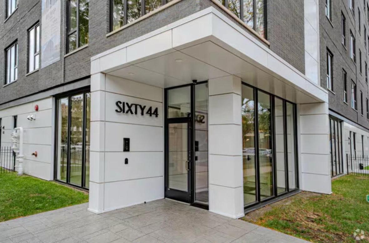Steps from the Lake Edgewater Modern 2BD 2BA