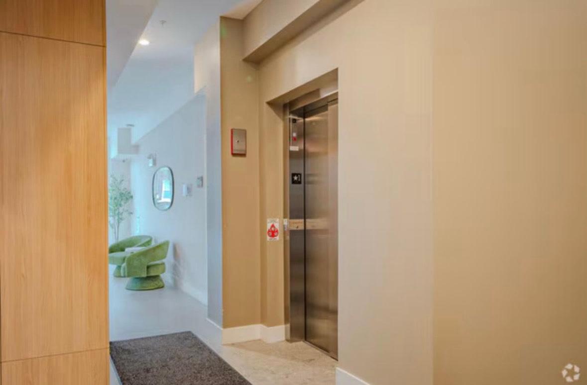 Steps from the Lake Edgewater Modern 2BD 2BA