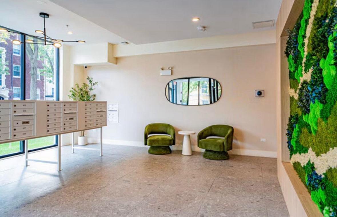 Steps from the Lake Edgewater Modern 2BD 2BA