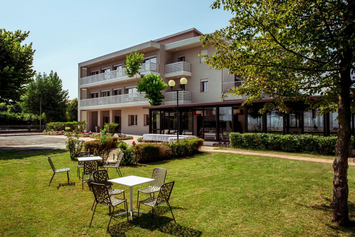Hotel Stella del Benaco - Image 1