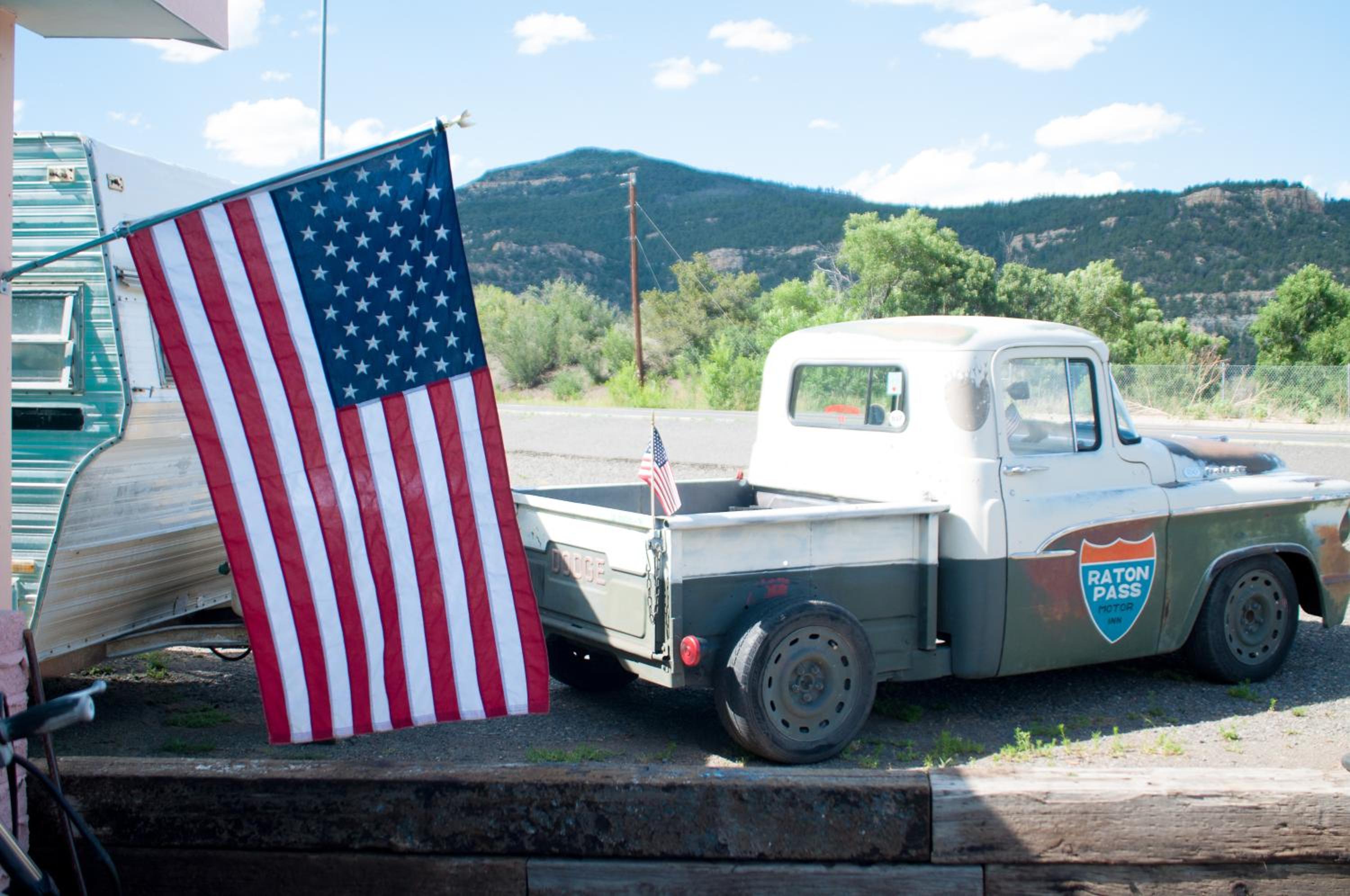 Raton Pass Motor Inn