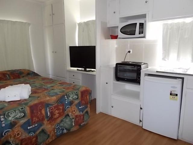 Oakridge Motel Tourist Park view 4