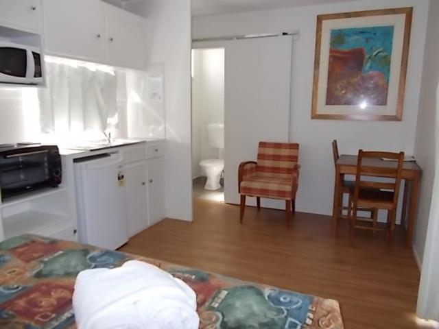 Oakridge Motel Tourist Park view 5