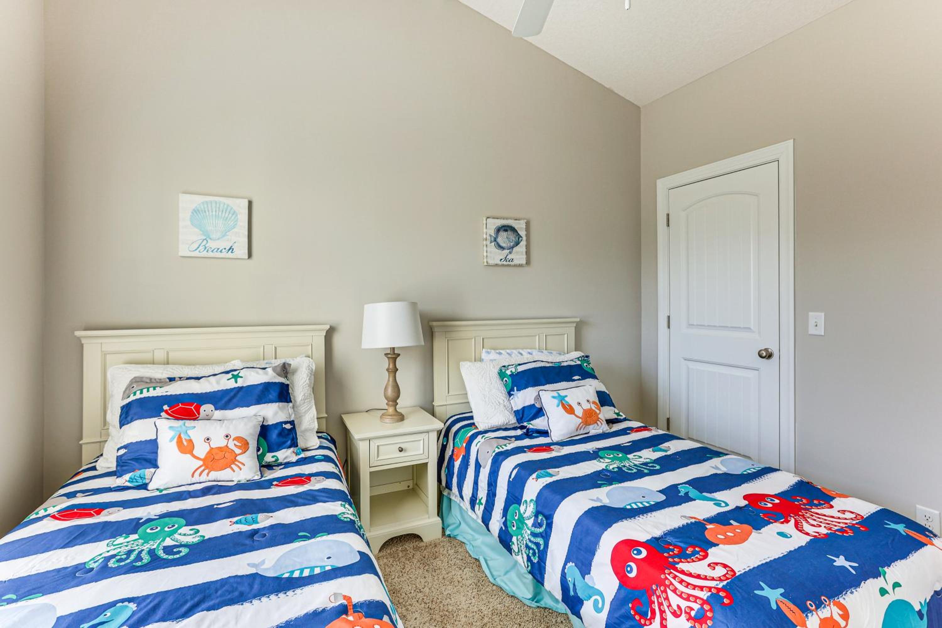 3 Mi to Pier Village Dog-Friendly St Simons Home!