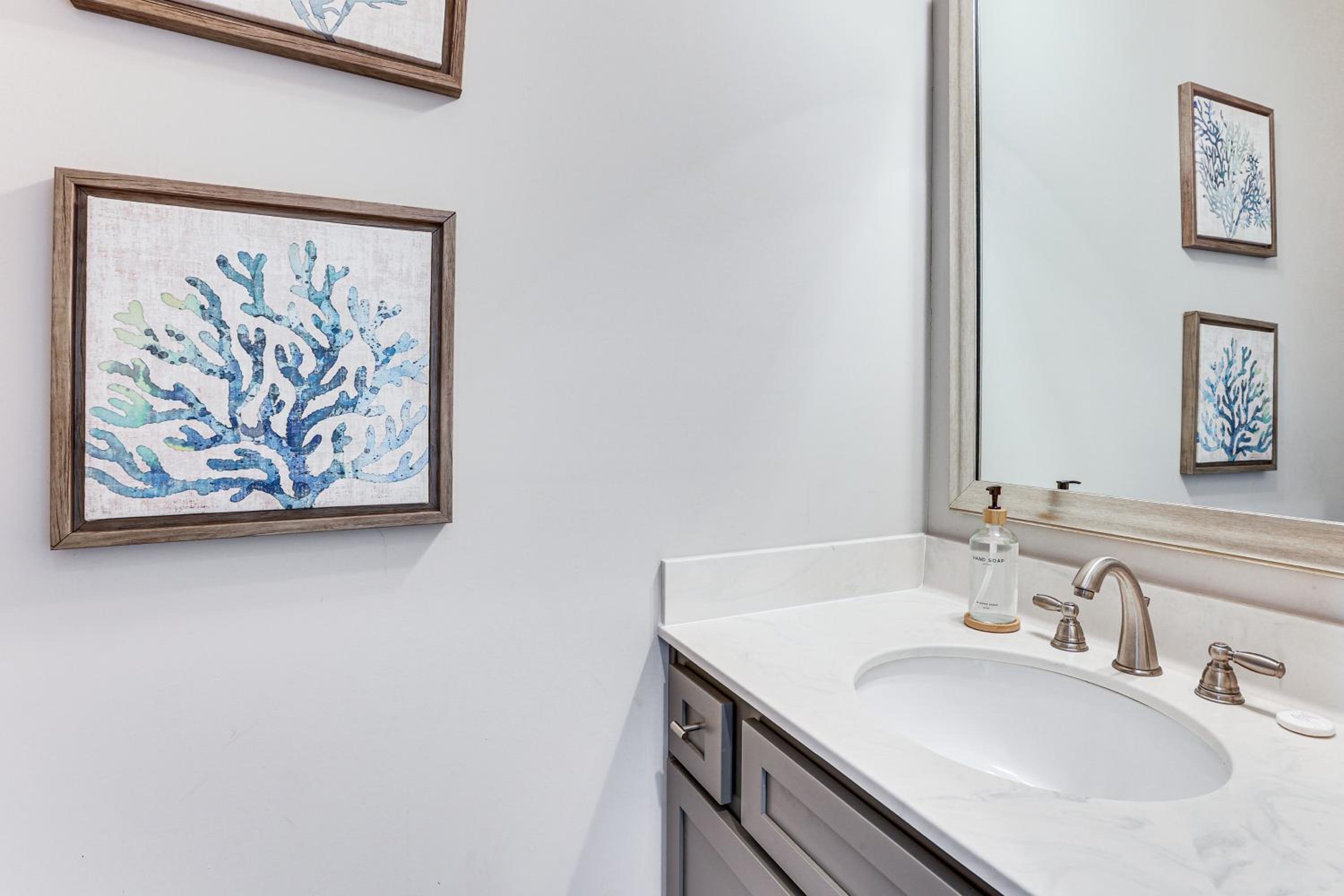 3 Mi to Pier Village Dog-Friendly St Simons Home!