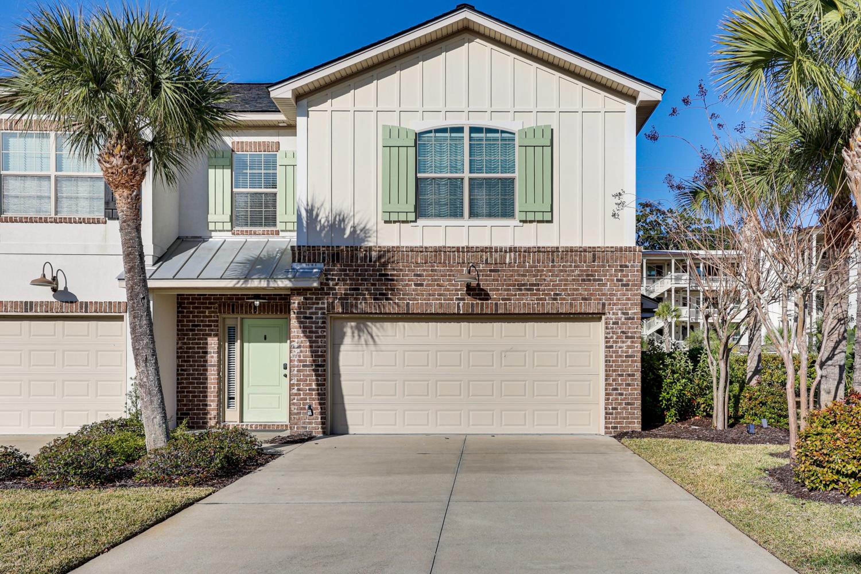3 Mi to Pier Village Dog-Friendly St Simons Home!