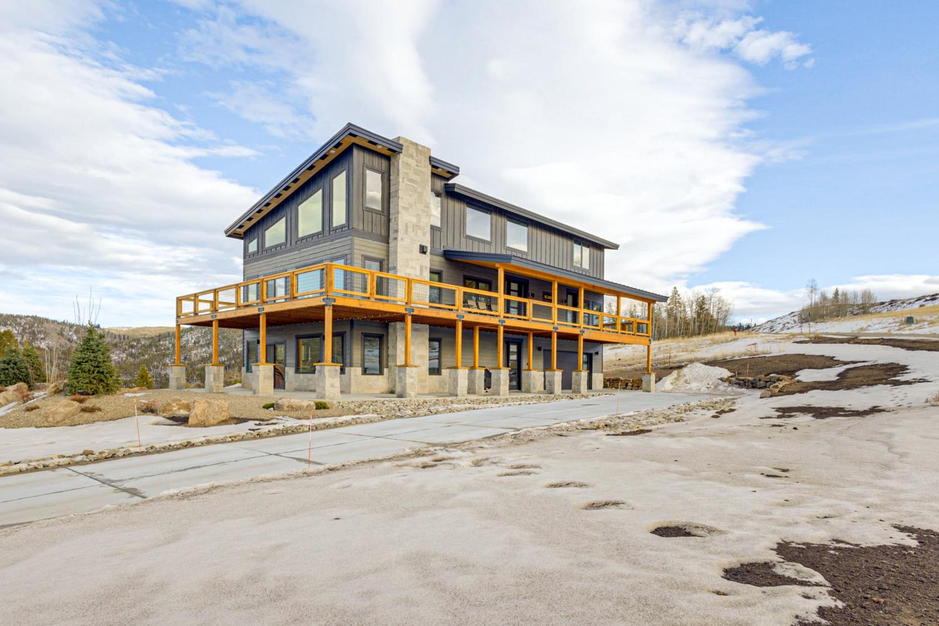 1 Mi to Granby Ranch Luxe Home with Mtn Views!