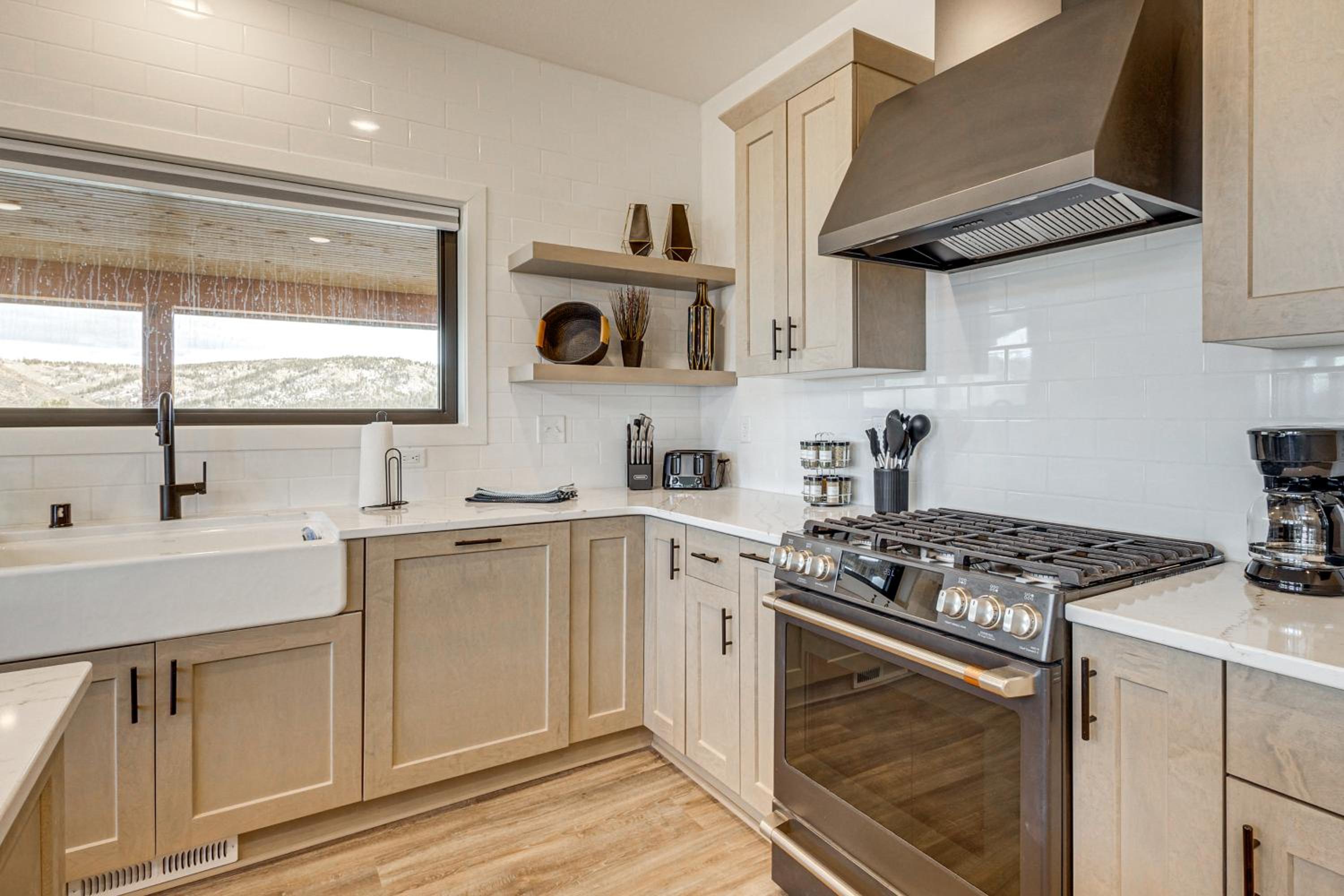 1 Mi to Granby Ranch Luxe Home with Mtn Views!