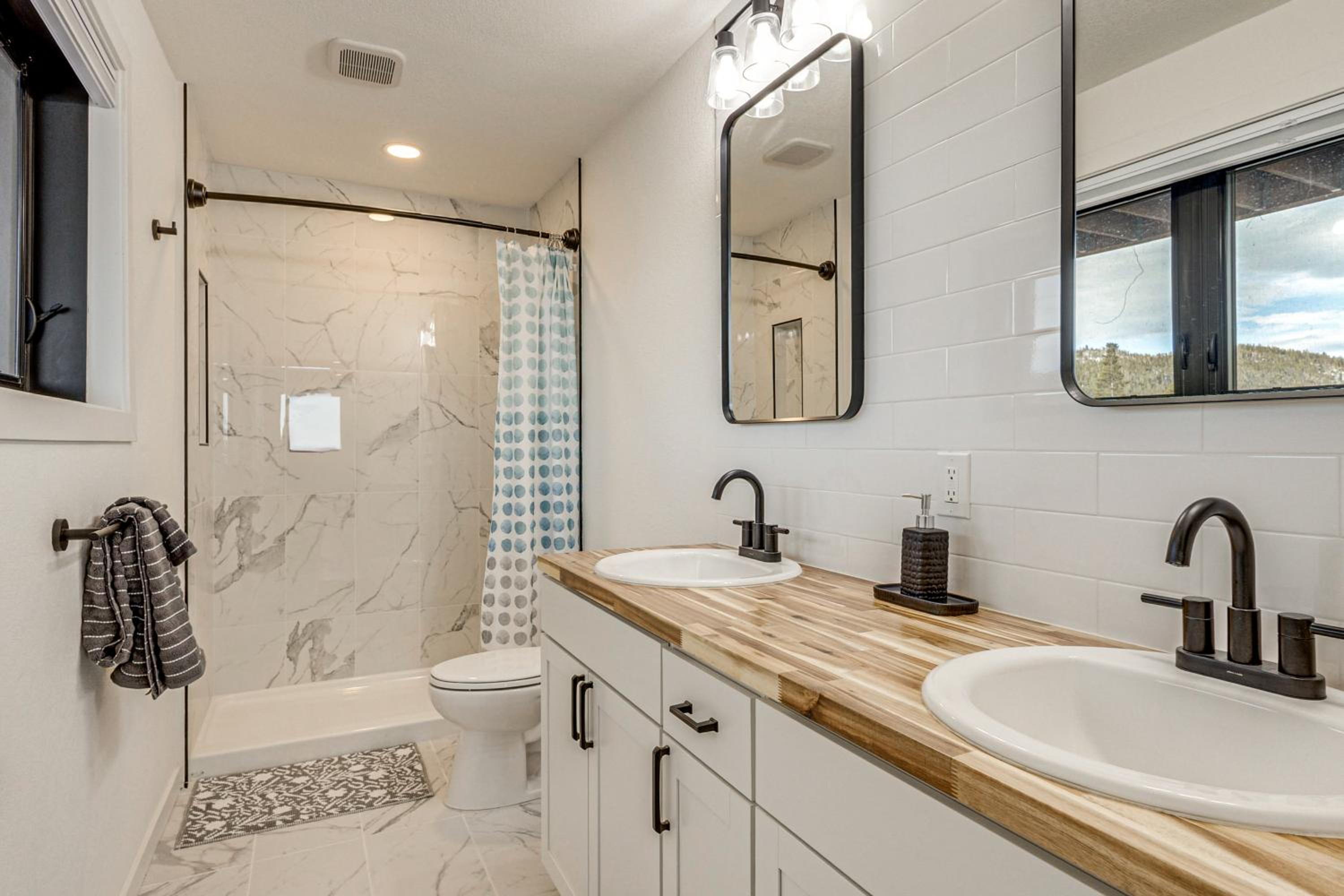 1 Mi to Granby Ranch Luxe Home with Mtn Views!