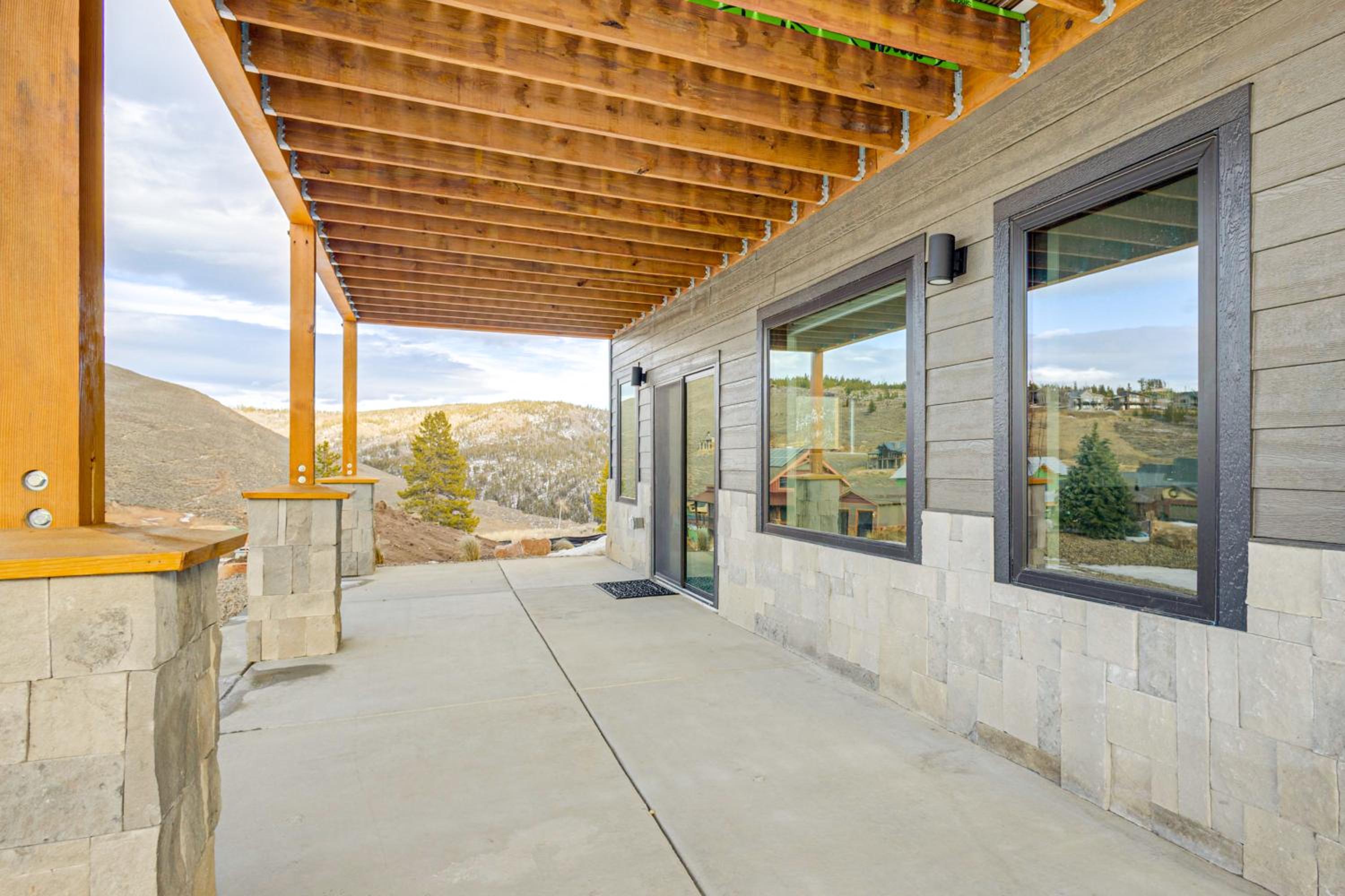 1 Mi to Granby Ranch Luxe Home with Mtn Views!