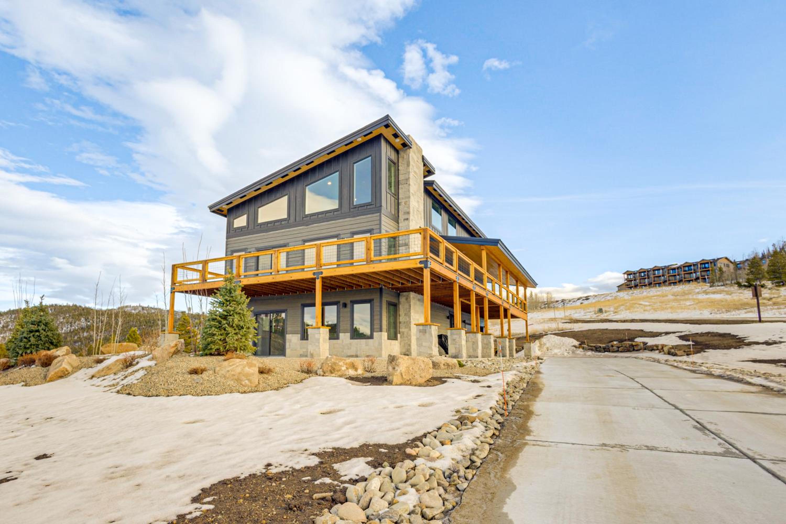 1 Mi to Granby Ranch Luxe Home with Mtn Views!