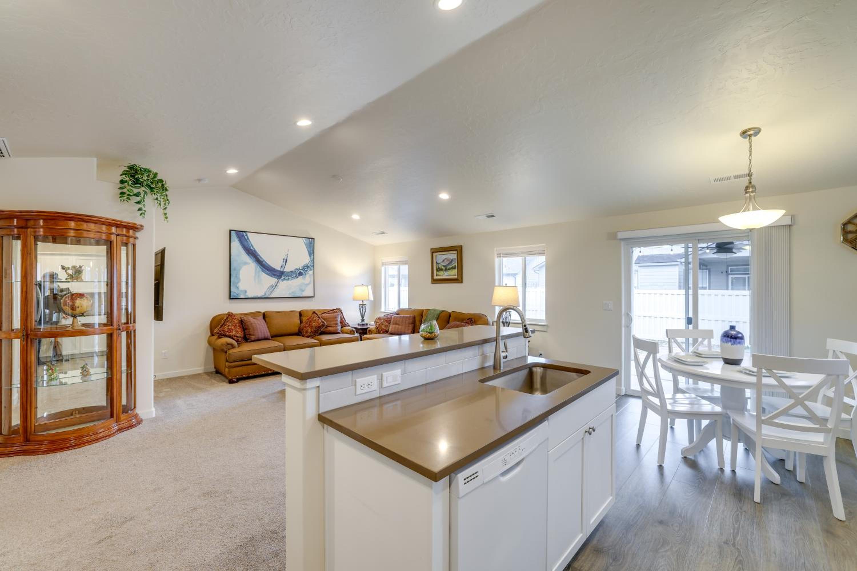 Private Suburban Hideaway 10 Mi to Dtwn Nampa!