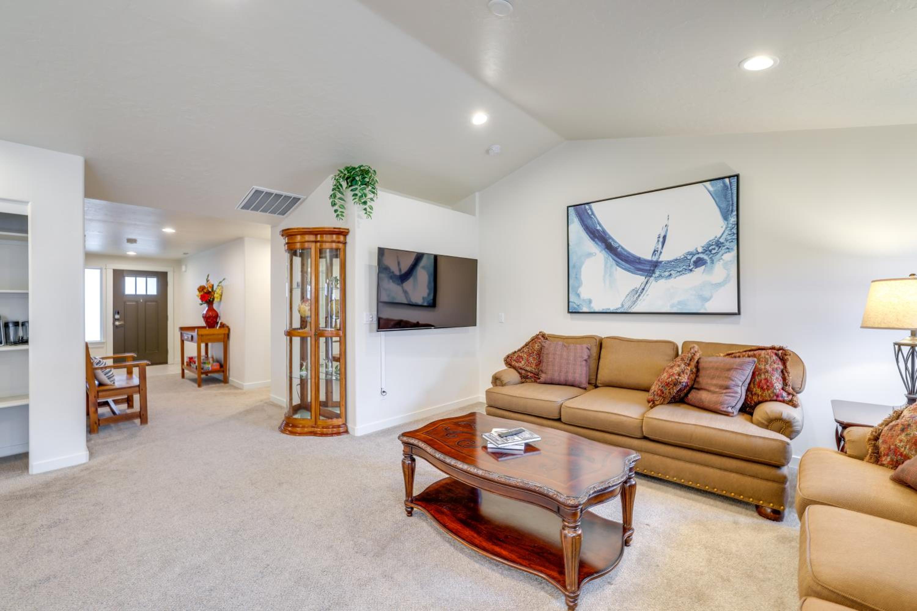 Private Suburban Hideaway 10 Mi to Dtwn Nampa!