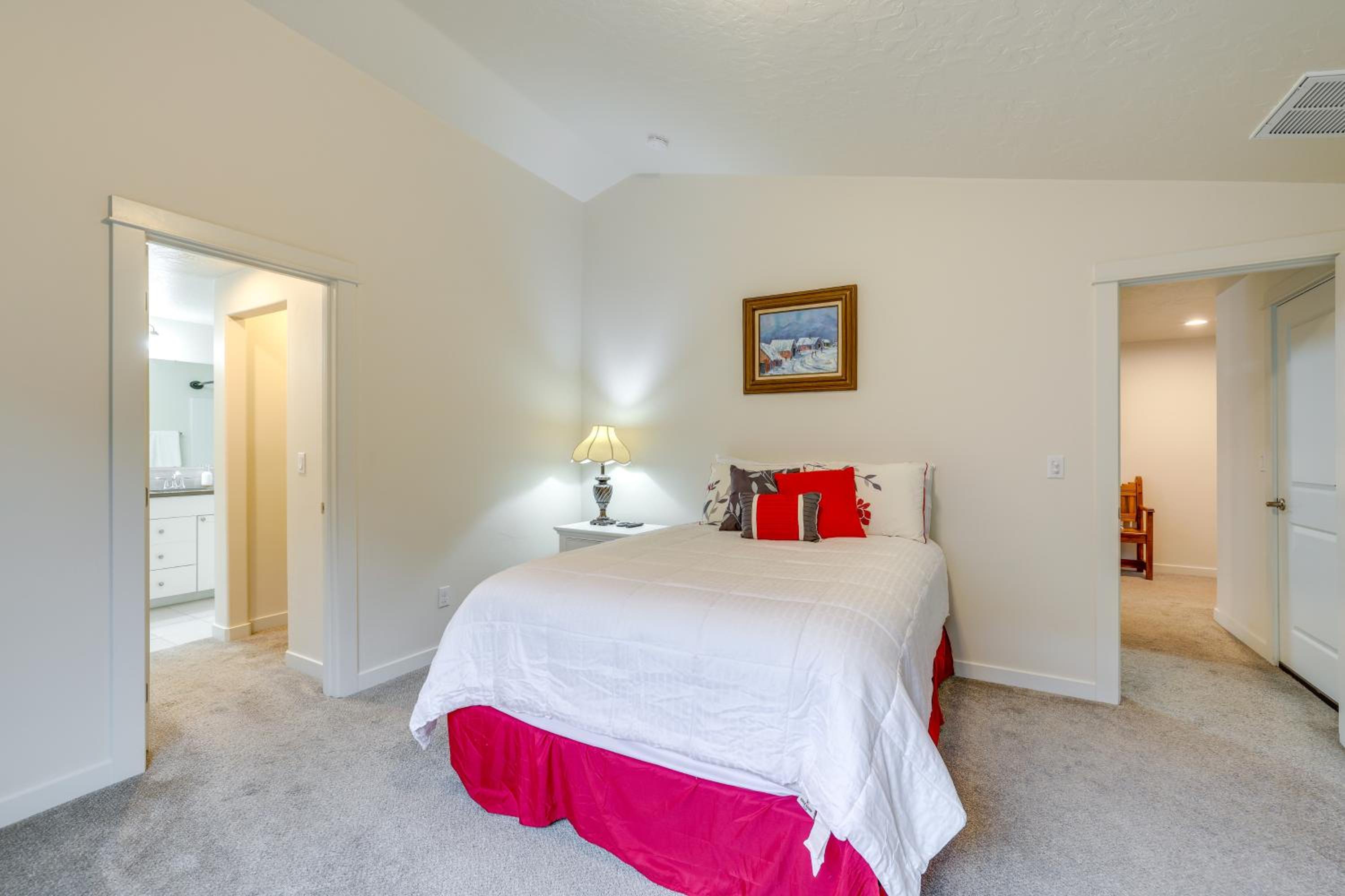 Private Suburban Hideaway 10 Mi to Dtwn Nampa!